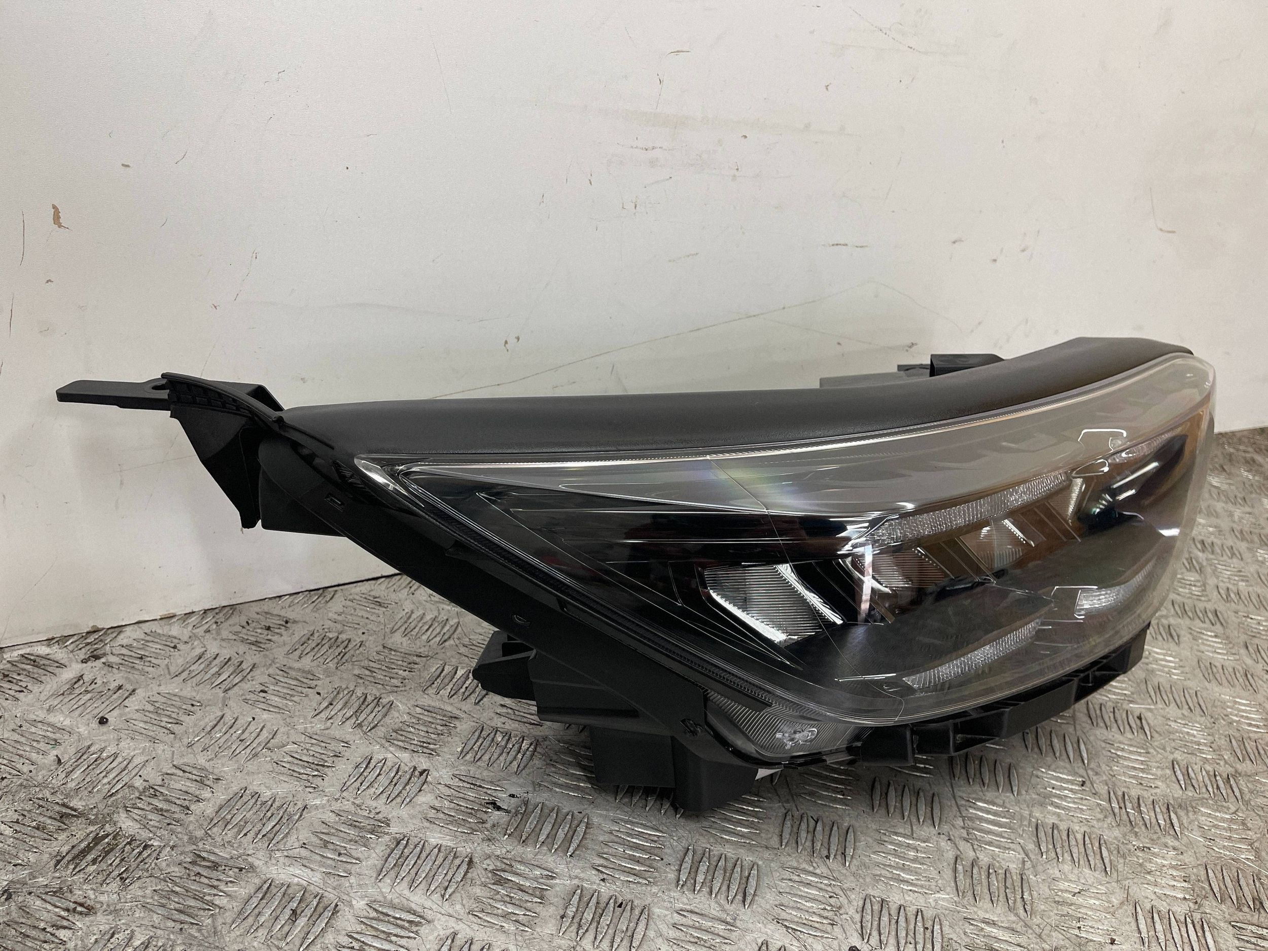 REFLEKTOR light right right FULL LED KIA STONIC LIFT 21- 92102-H8