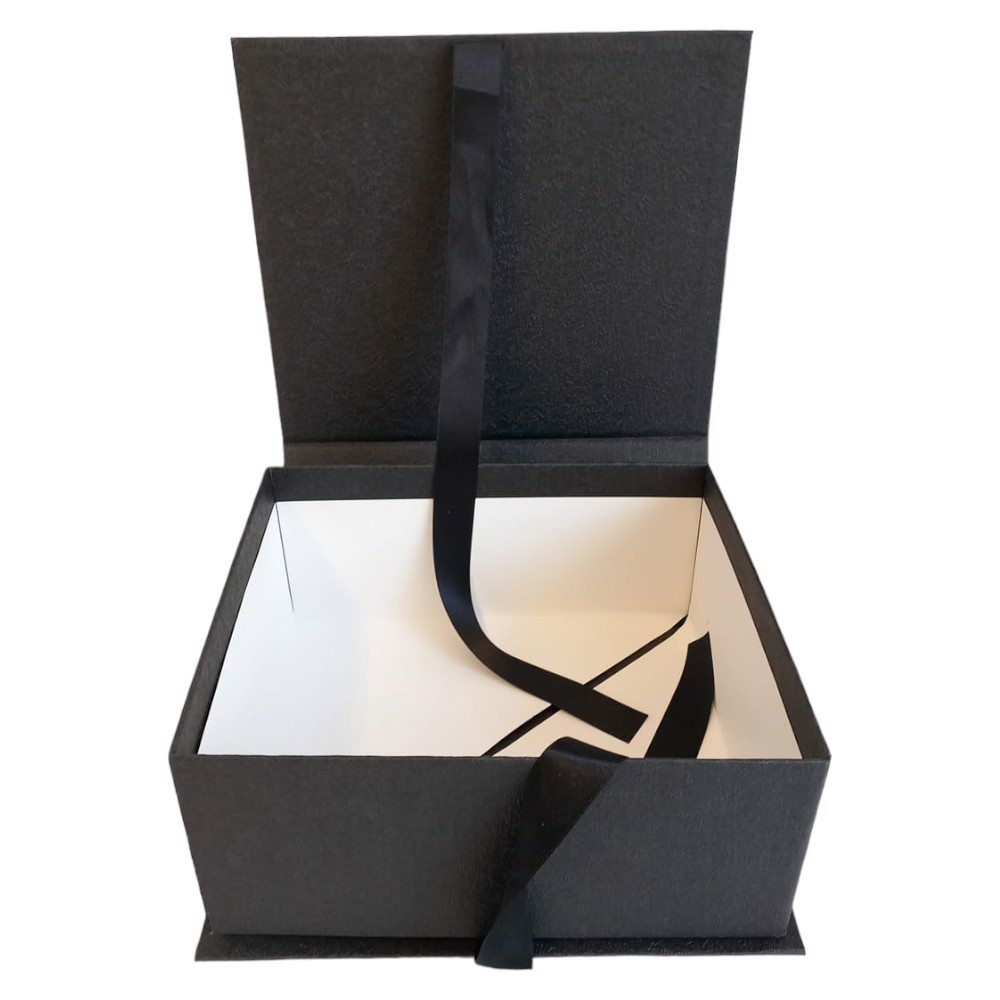 Duże pudełko upominkowe Czarne Cechy brak