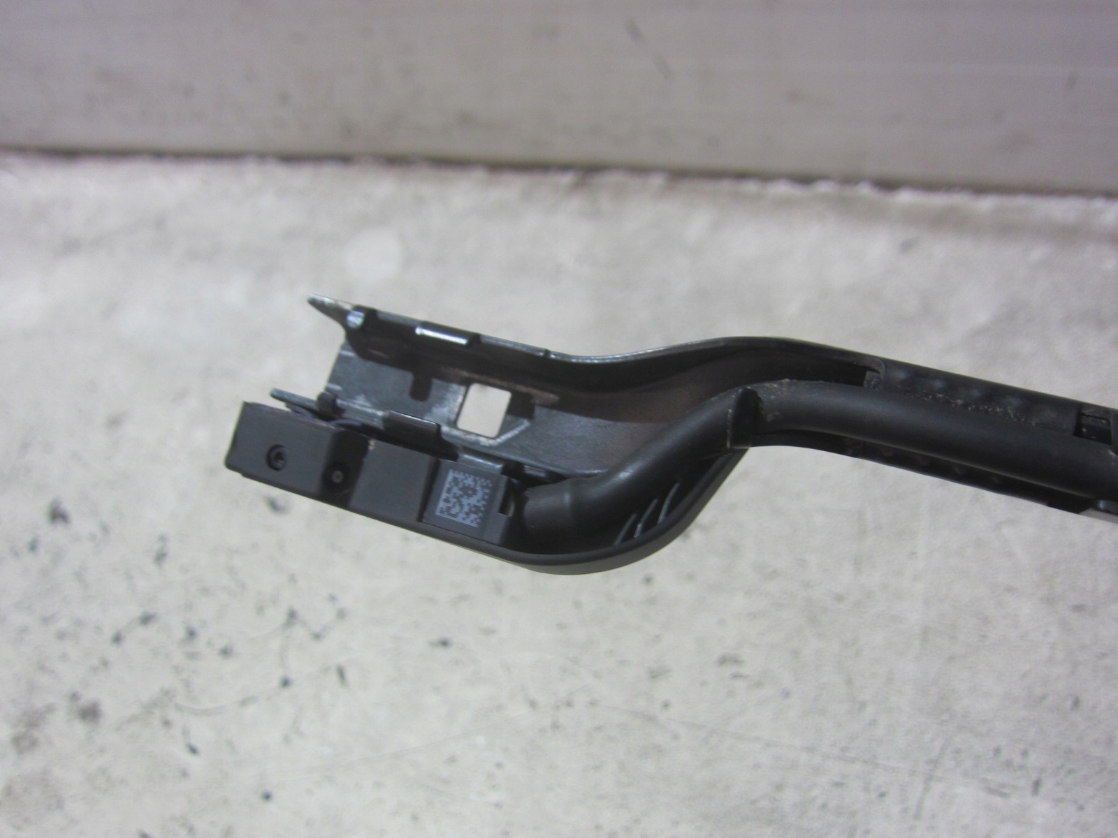 VOLVO XC40 XC 40 wiper arm front left right 31457316