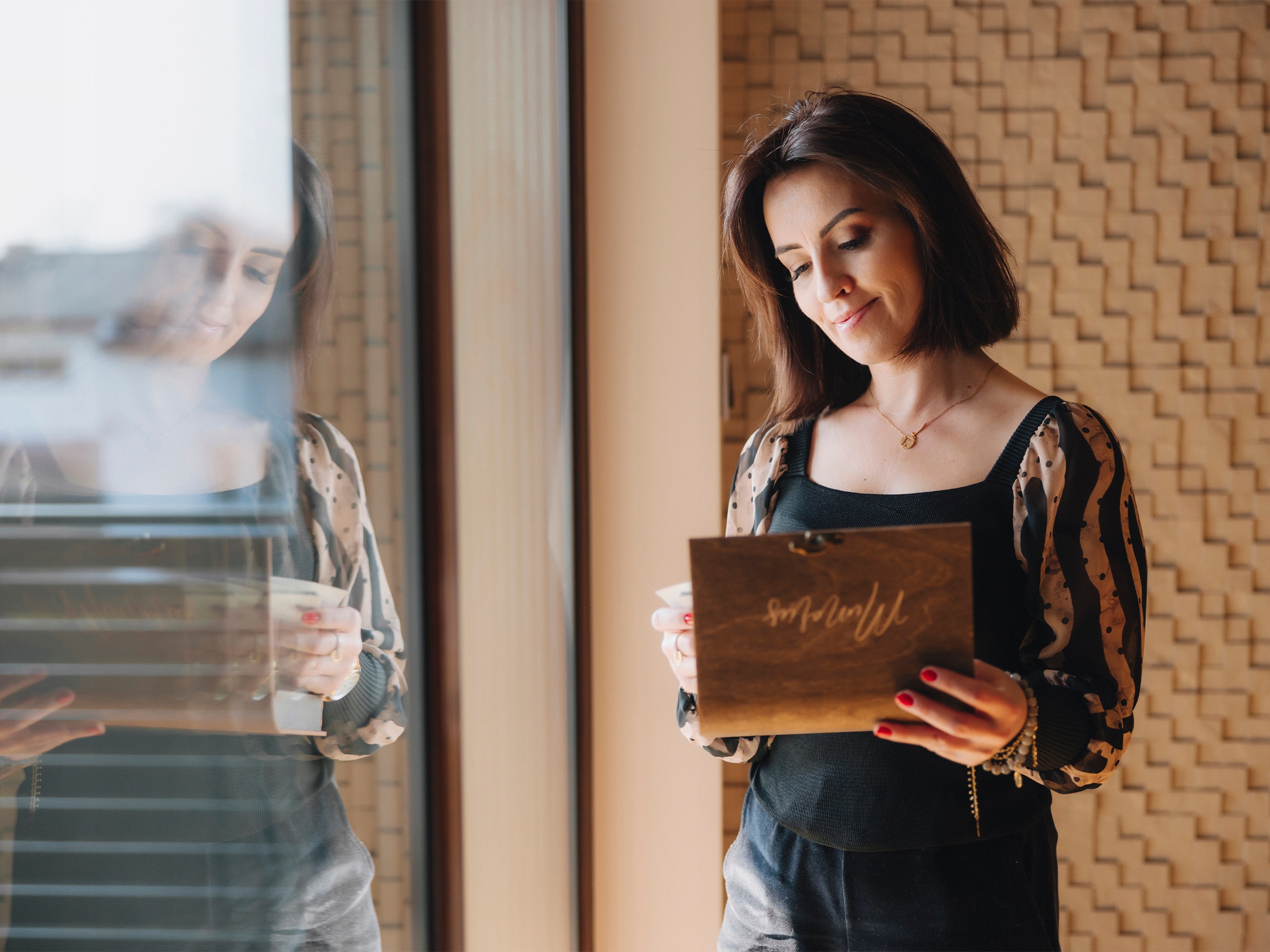 PUDEŁKO NA ODBITKI 10x15 do 180 szt Drewniane Waga produktu z opakowaniem jednostkowym 0.15 kg