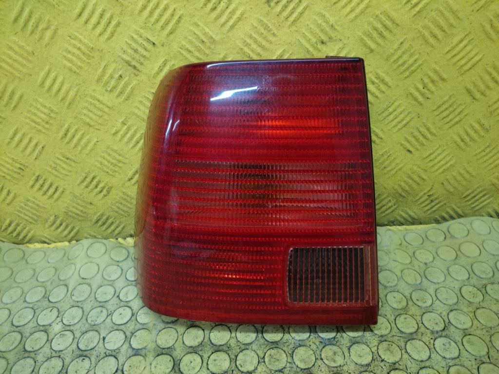 VW PASSAT B5 light left rear part 3B5945095J
