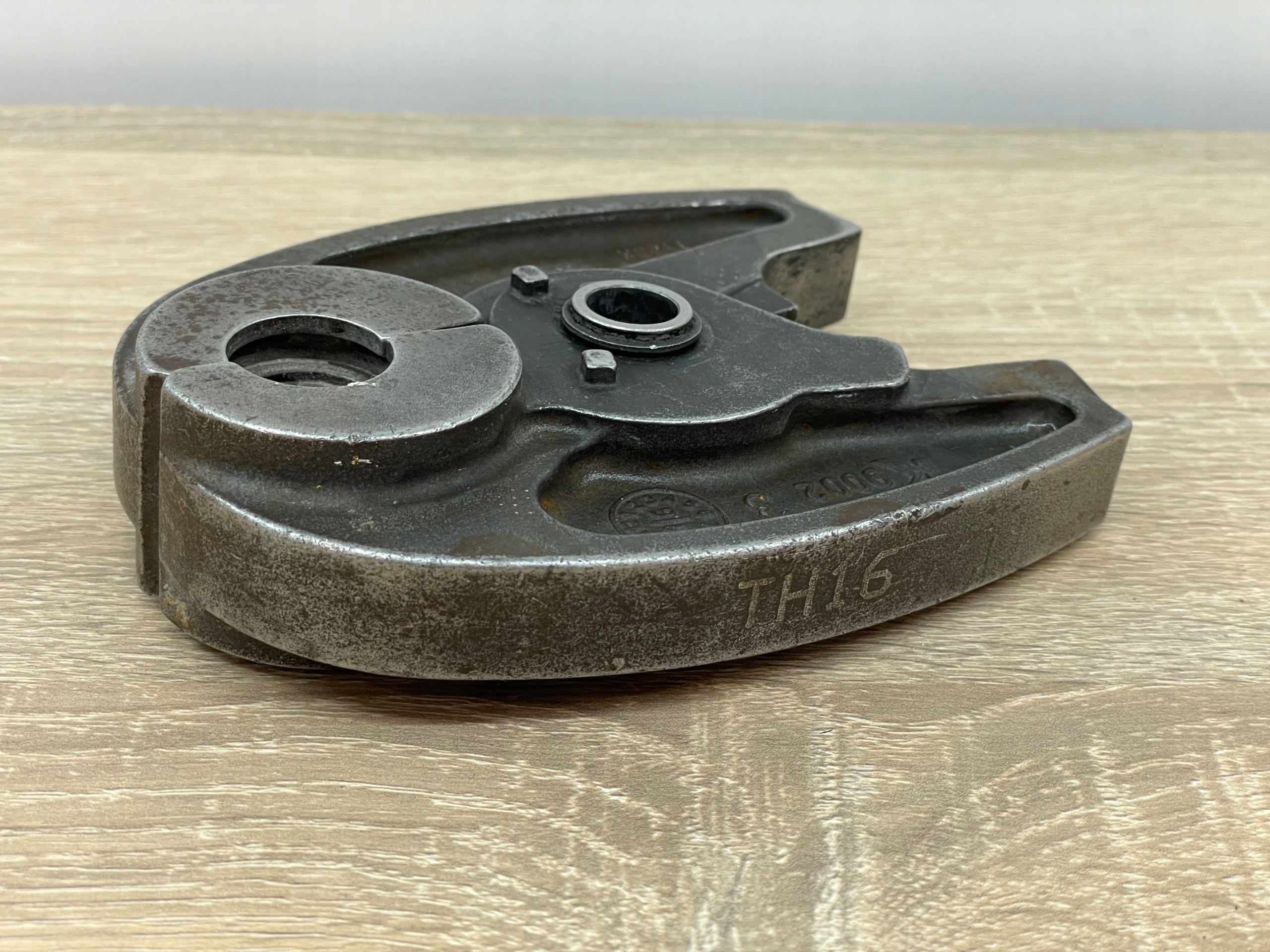 SZCZĘKA ZACISKOWA TH16 Kod producenta WE2022010100042