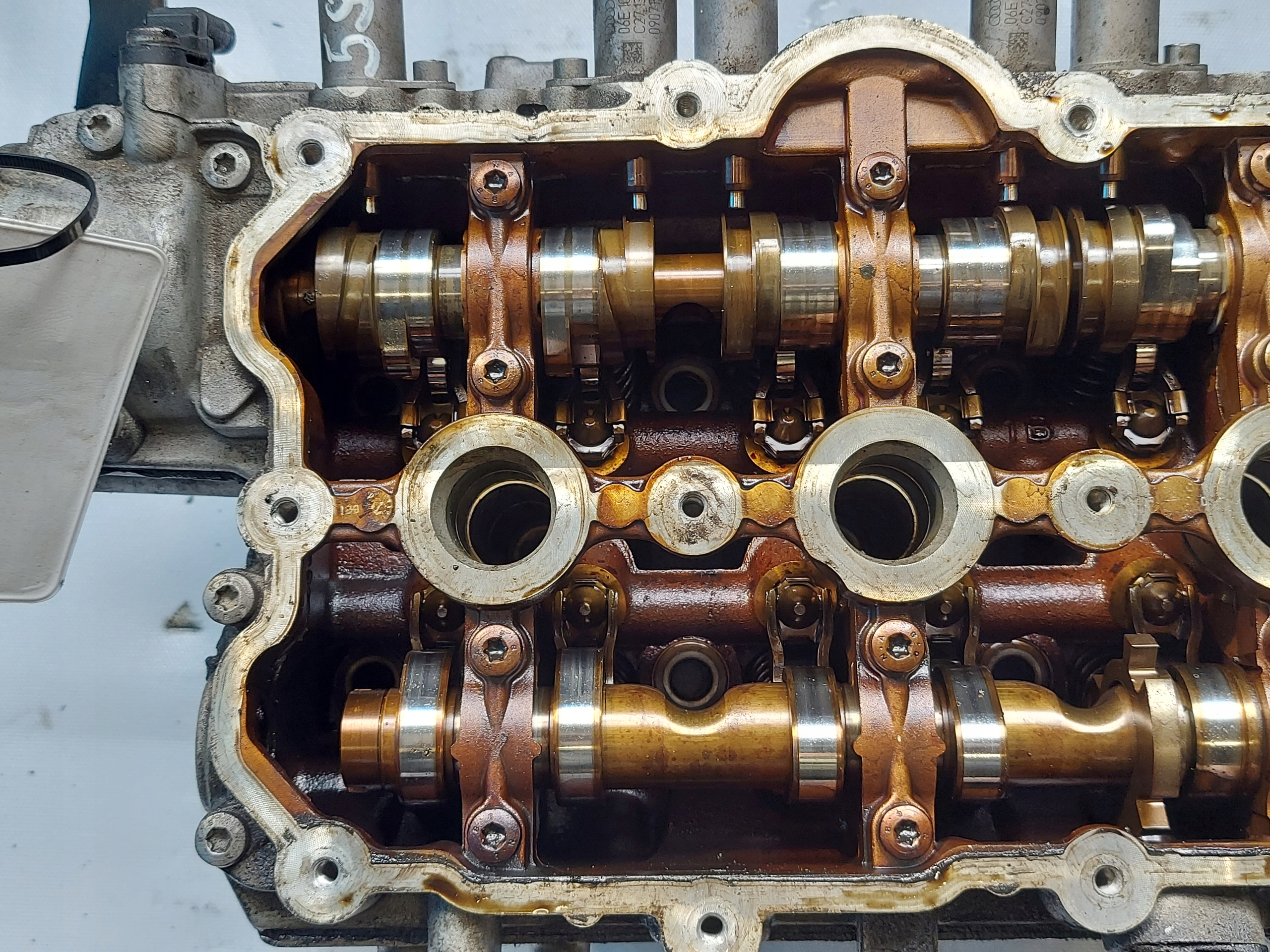 TESTATA A6 C6 2009 R 2.8 TFSI 06E103403A sinistra