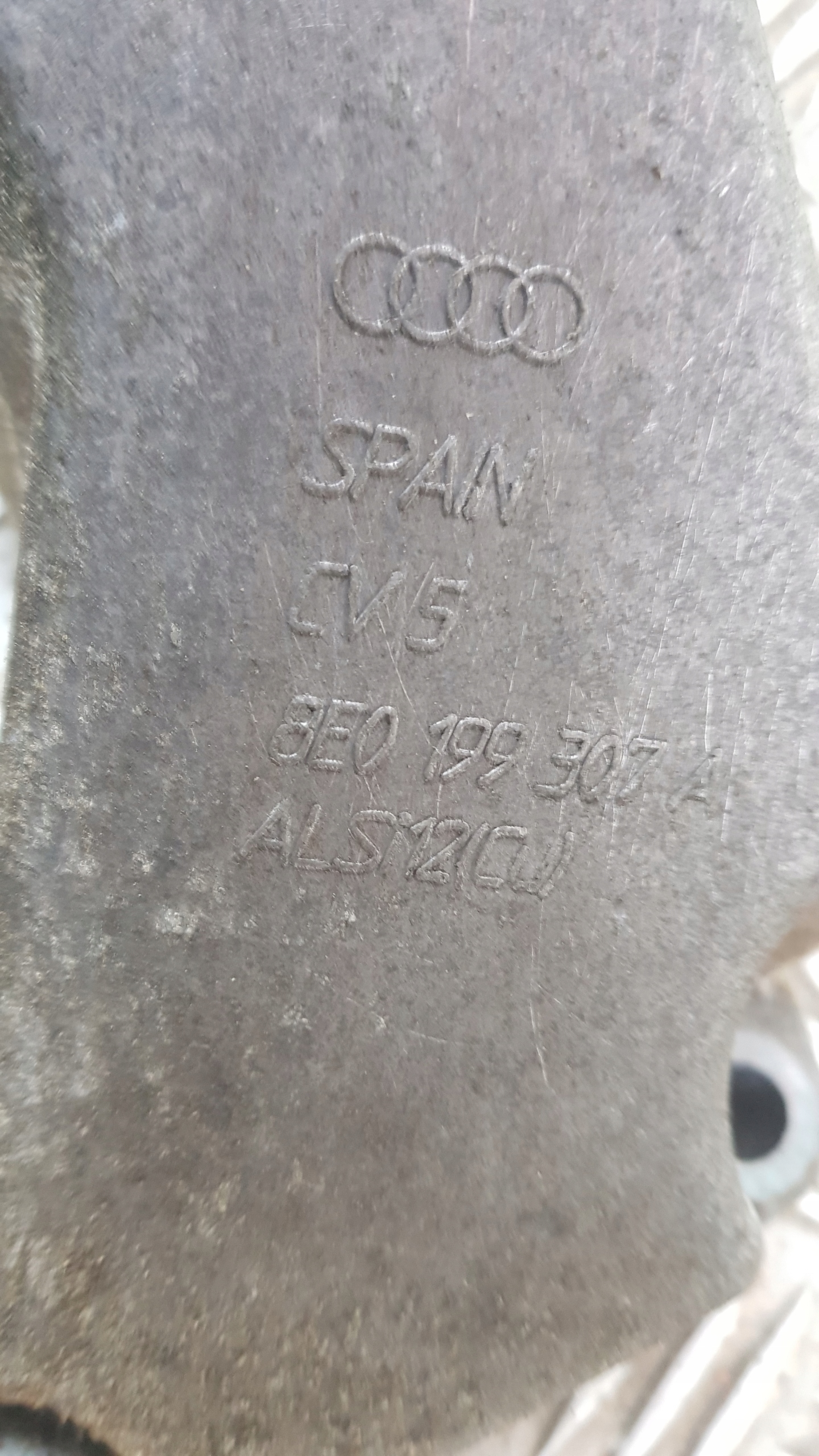 AUDI A4 B6 1.9 tdi 2.0 ALT holder engine 8E0199307A left