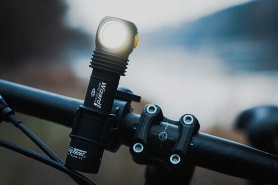 ARMYTEK UCHWYT ROWEROWY MOCOWANIE MONTAŻ DO LATAREK ABM-01 PRZYSTAWKA Waga 150 g