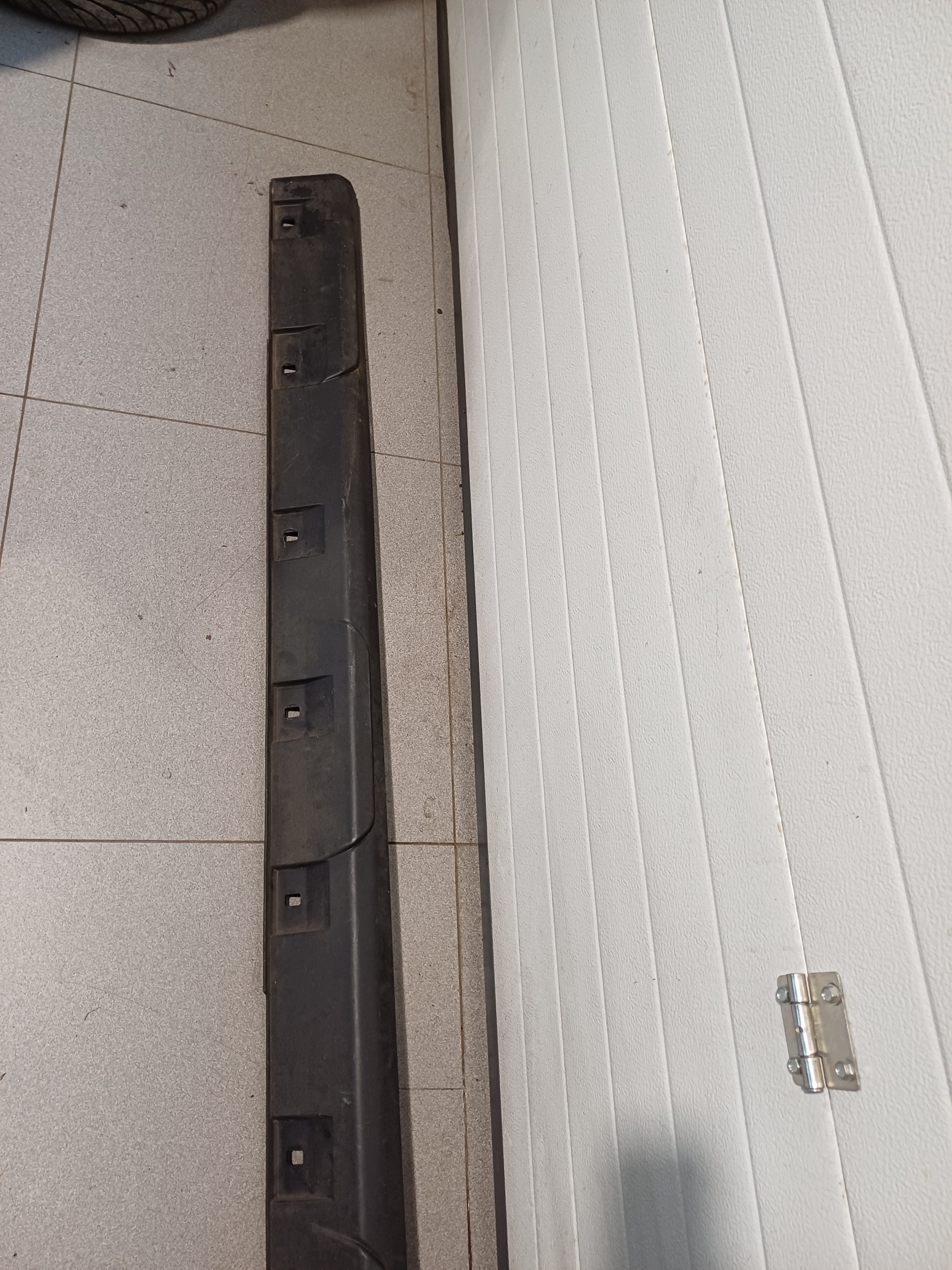 threshold left DACIA JOGGER 764192055R