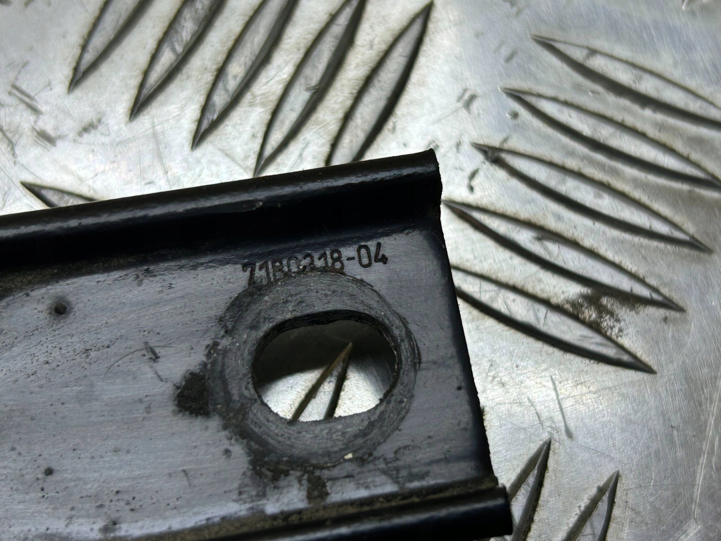 Poprzeczka front right console BMW F10 F11 7180318