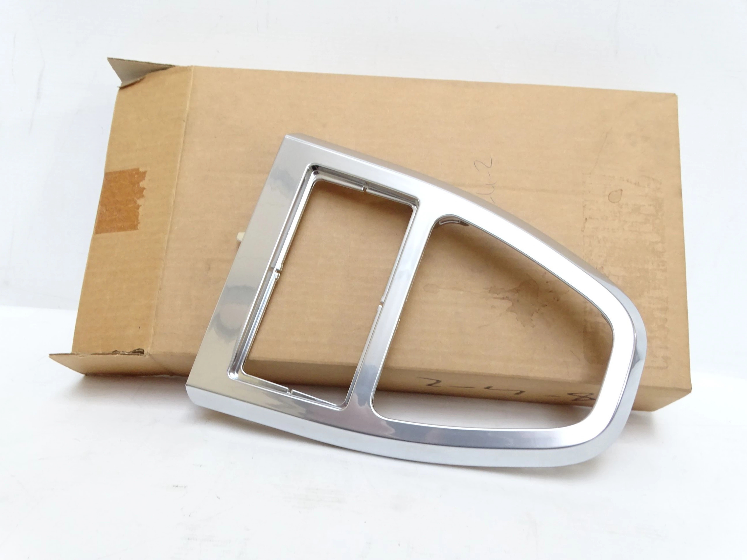 LR002757 - Новая консоль chrome gear панель FREELANDER 2 II 07