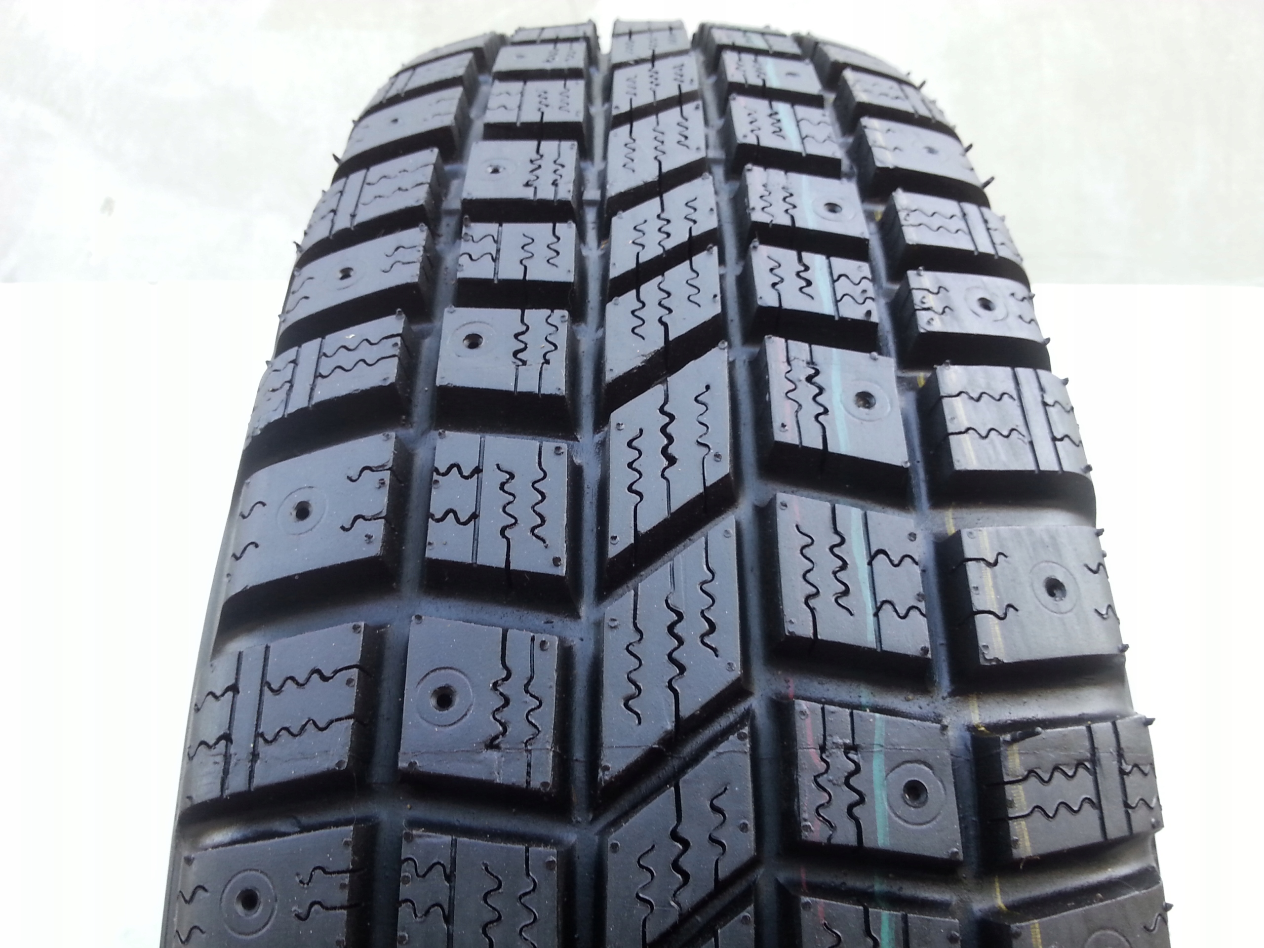 PNEUS 205 70 15 SERVICE