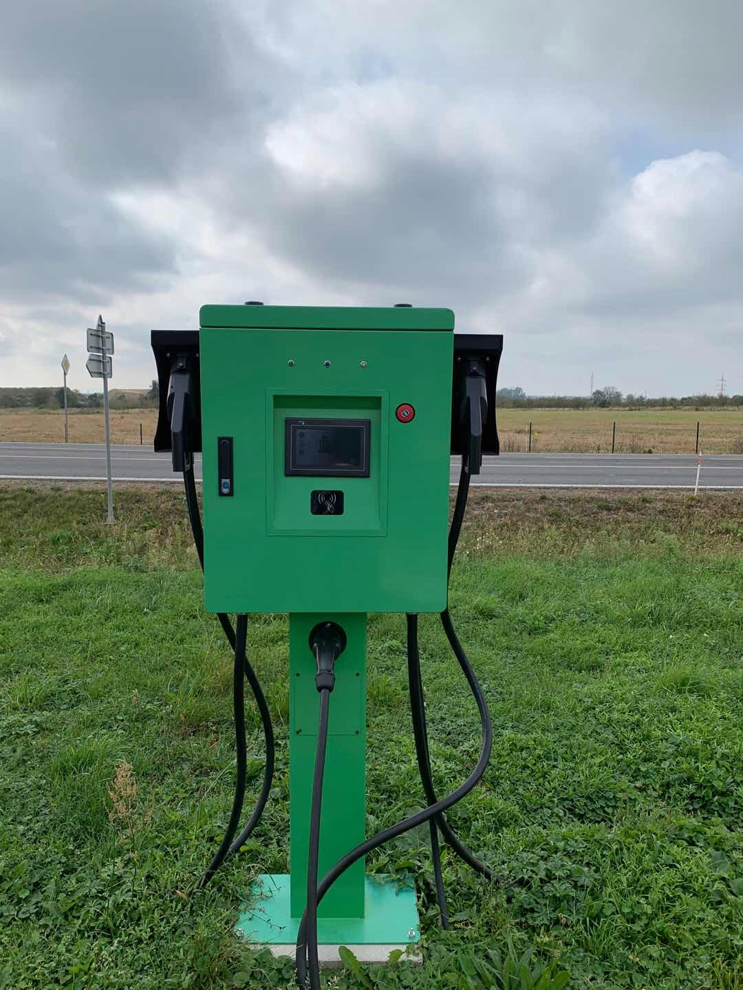 Stacja ładowania samochodów elektrycznych DC, 40kW Waga produktu z opakowaniem jednostkowym 105 kg