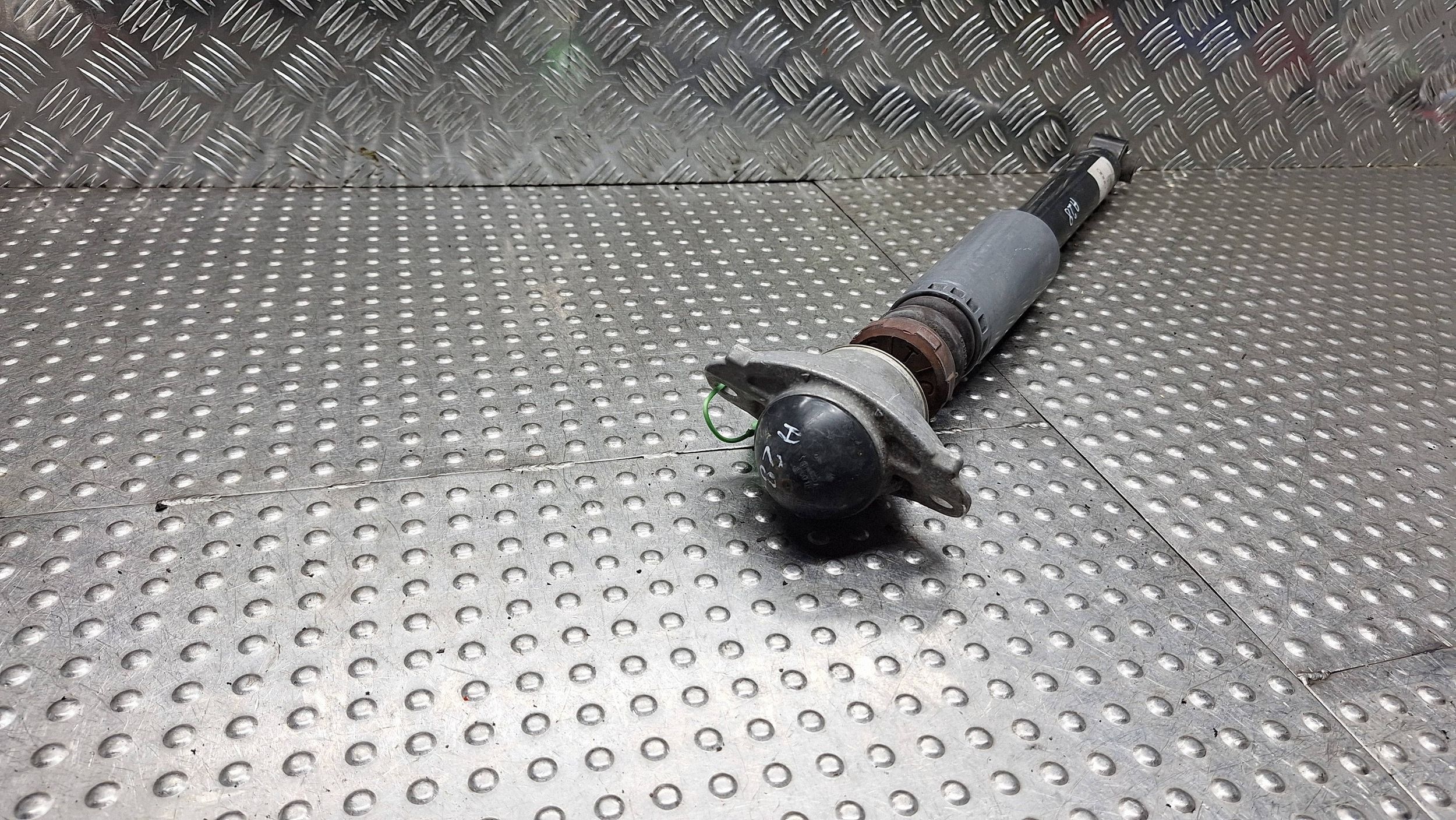 shock absorber left right rear part 8V0512011T AUDI A3 RS3 S3 8V