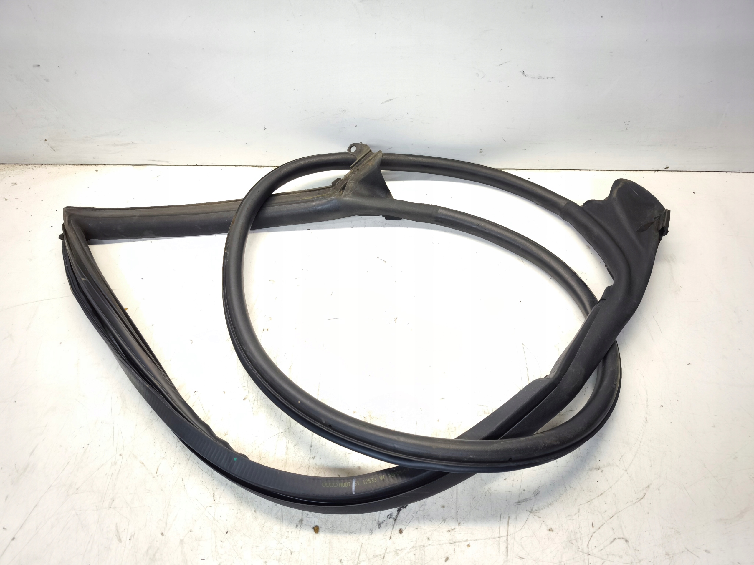 gasket door left front AUDI A5 8T SPORTBACK 8T8831707