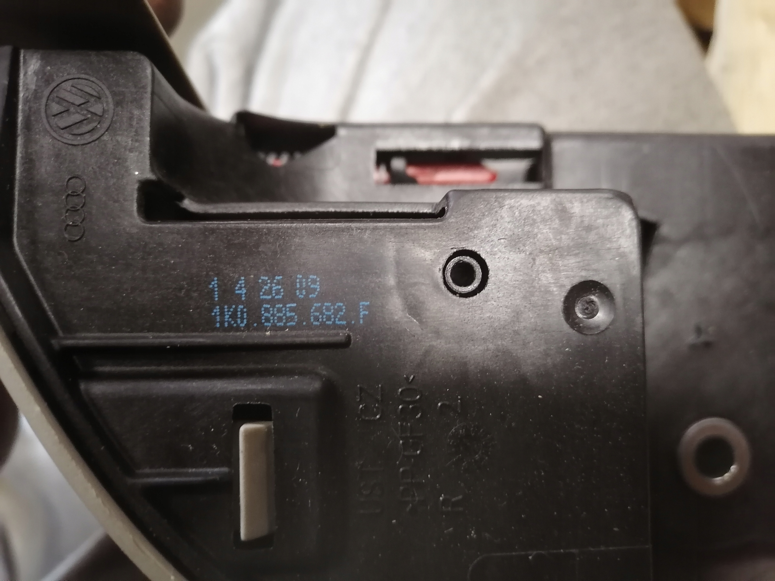 AUDI A3 8P lock KANAPY right 1K0885682F
