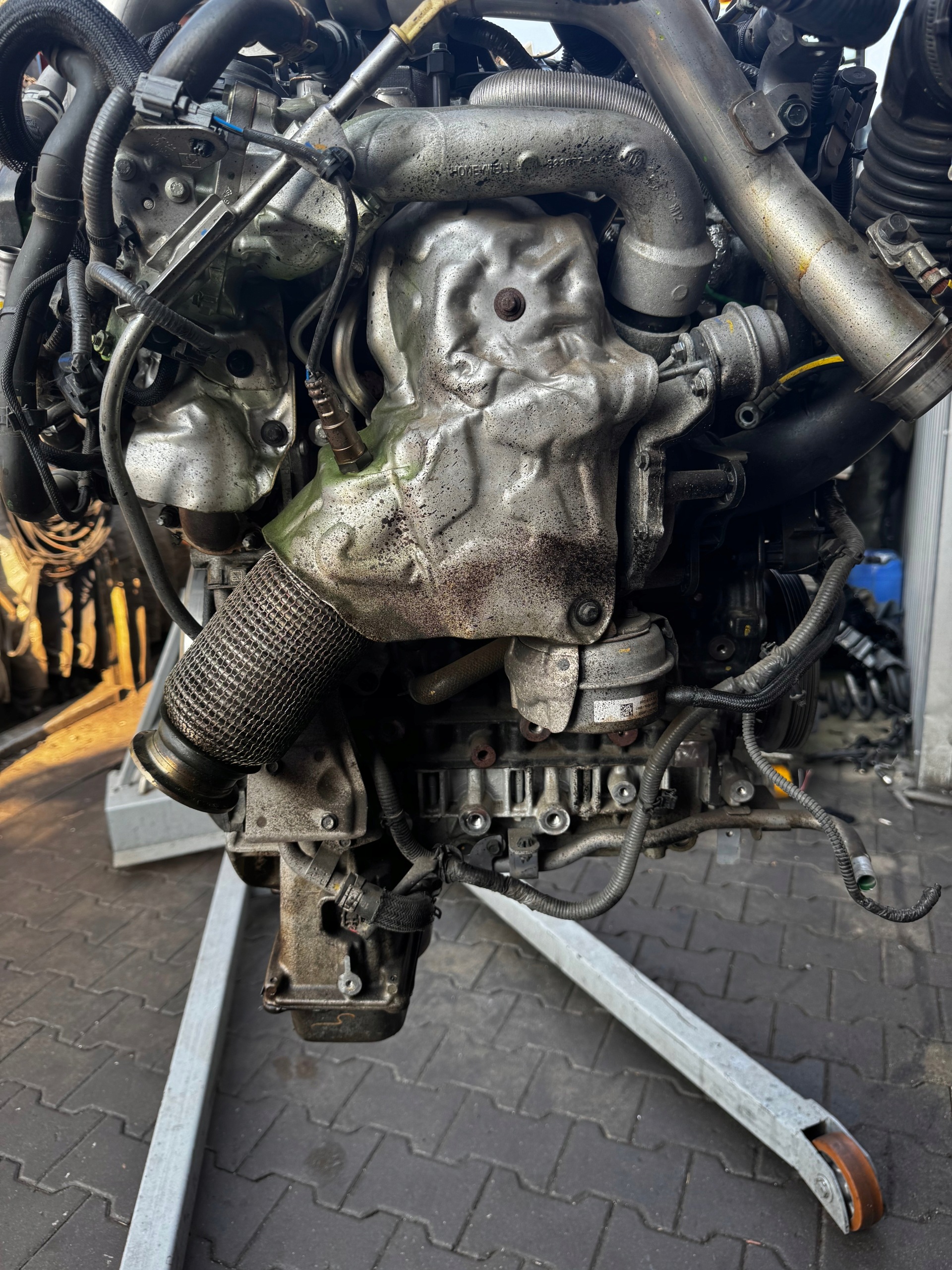 engine complete MERCEDES NISSAN NAVARA 120TYS KM YS23C270
