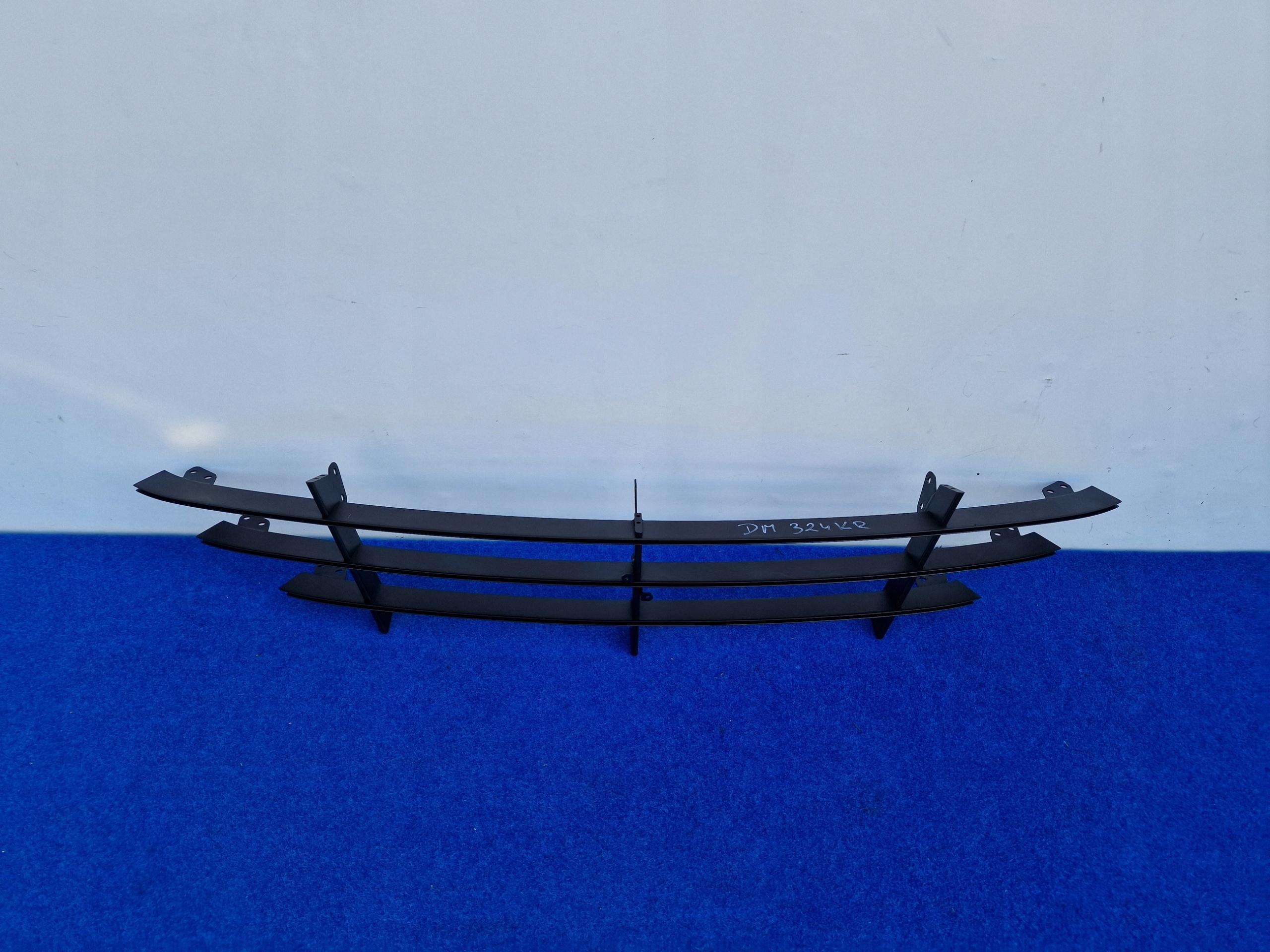 FERRARI F149 CALIFORNIA LIFT KRATKA ZDERZAKA ŚRODKOWA ATRAPA GRILL DM324KR