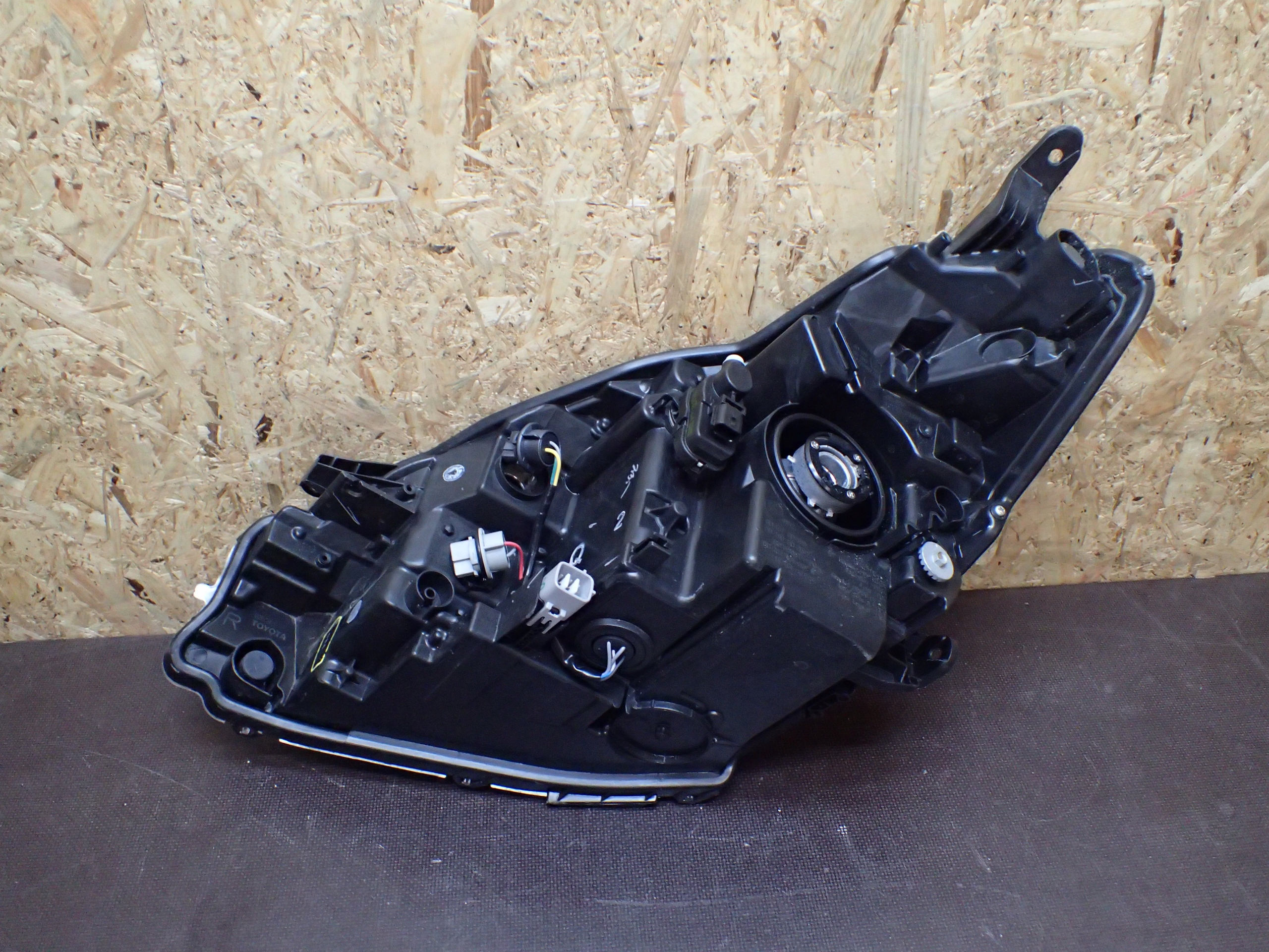 LIGHT FRONT RIGHT TOYOTA YARIS IV 4 17- LENS