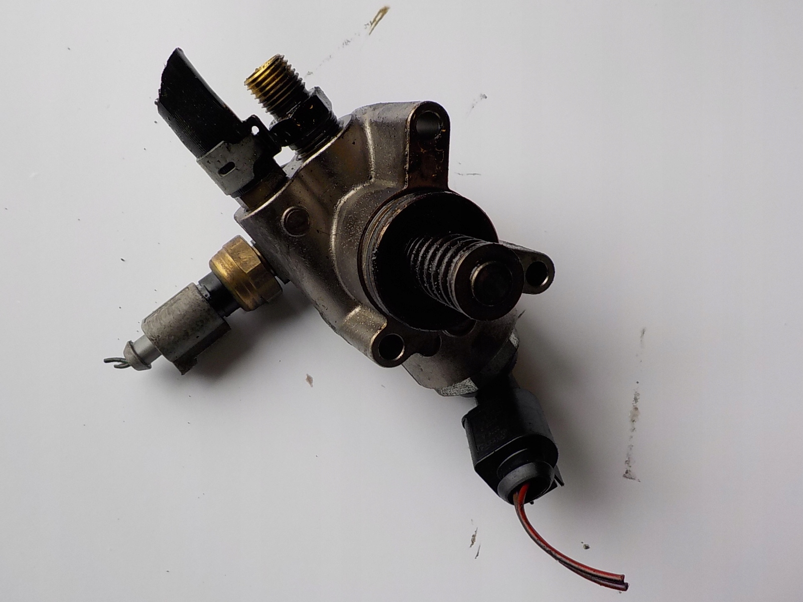 AUDI A4 B7 2.0 FSI feed pump 06F127025H
