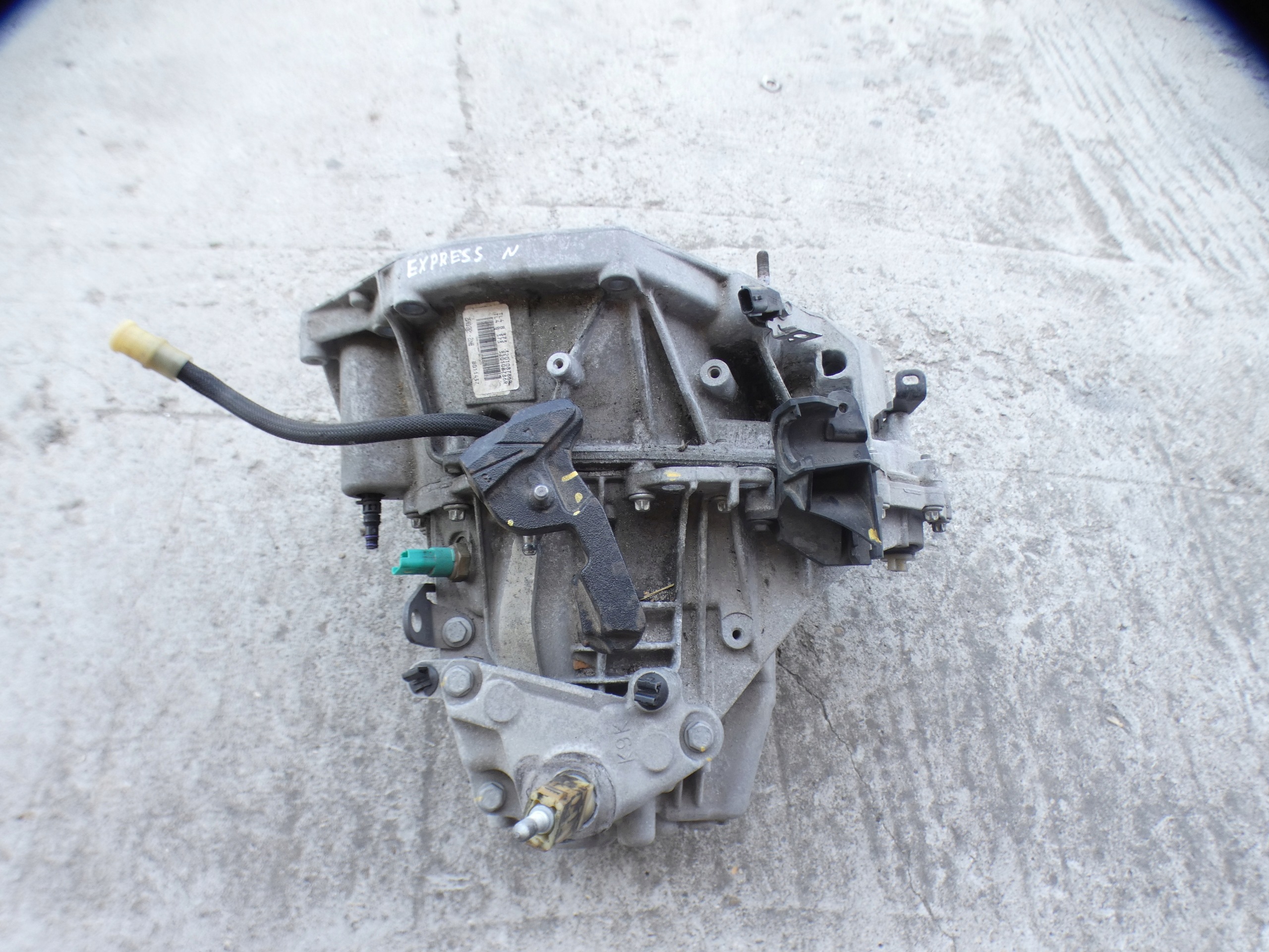 RENAULT EXPRESS II Getriebe 1.5 BDCI TL4B373 320108786R