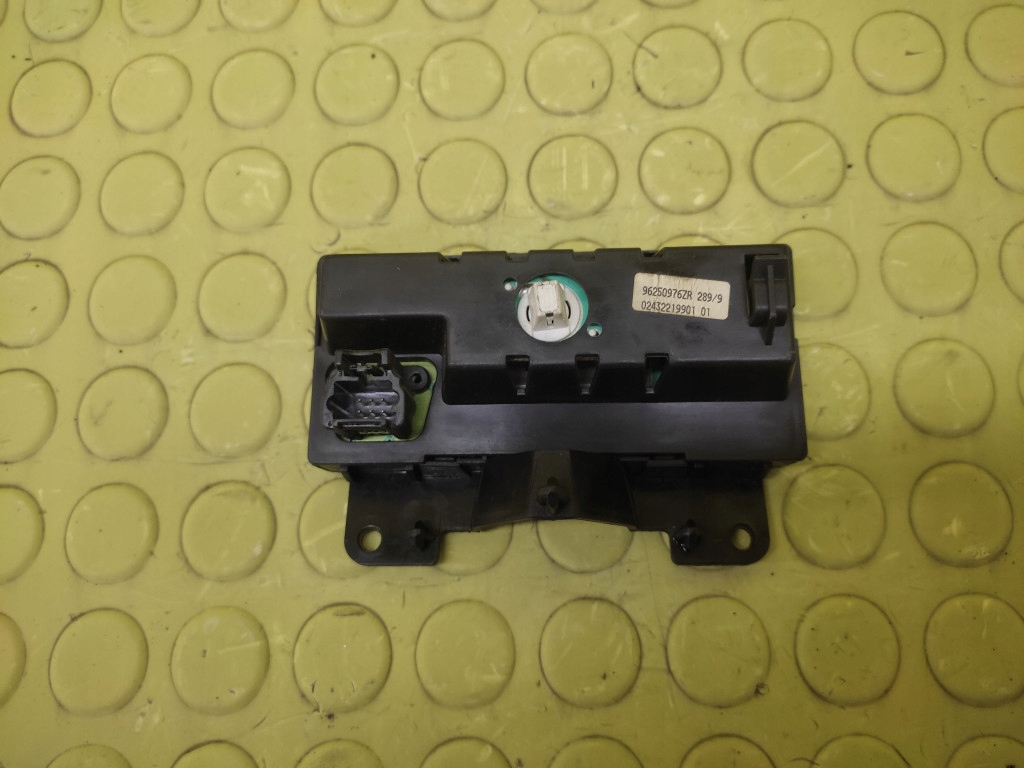 PEUGEOT 206 display 96250976ZR