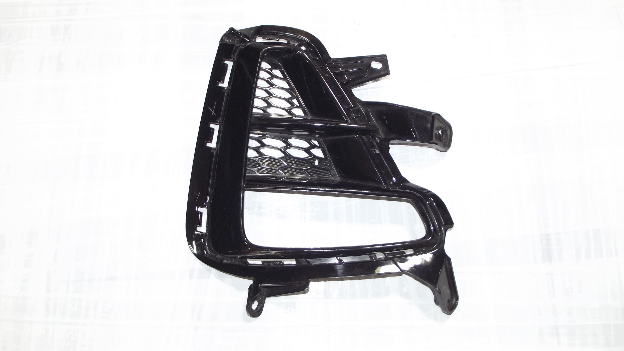 Kia Ceed III grid of a bumper left front 86563-J7010