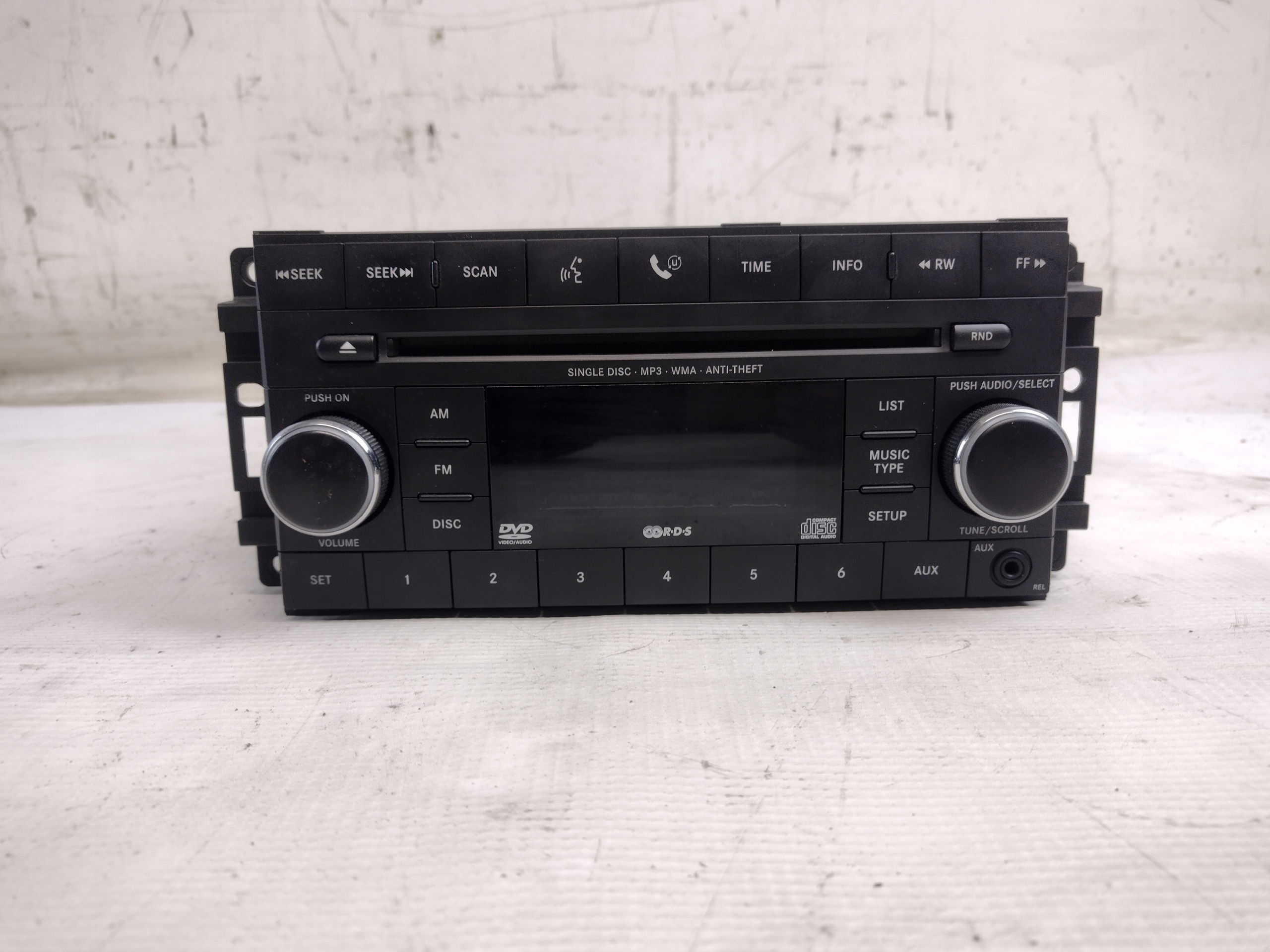 radio CD Dodge Caliber 05064945AD