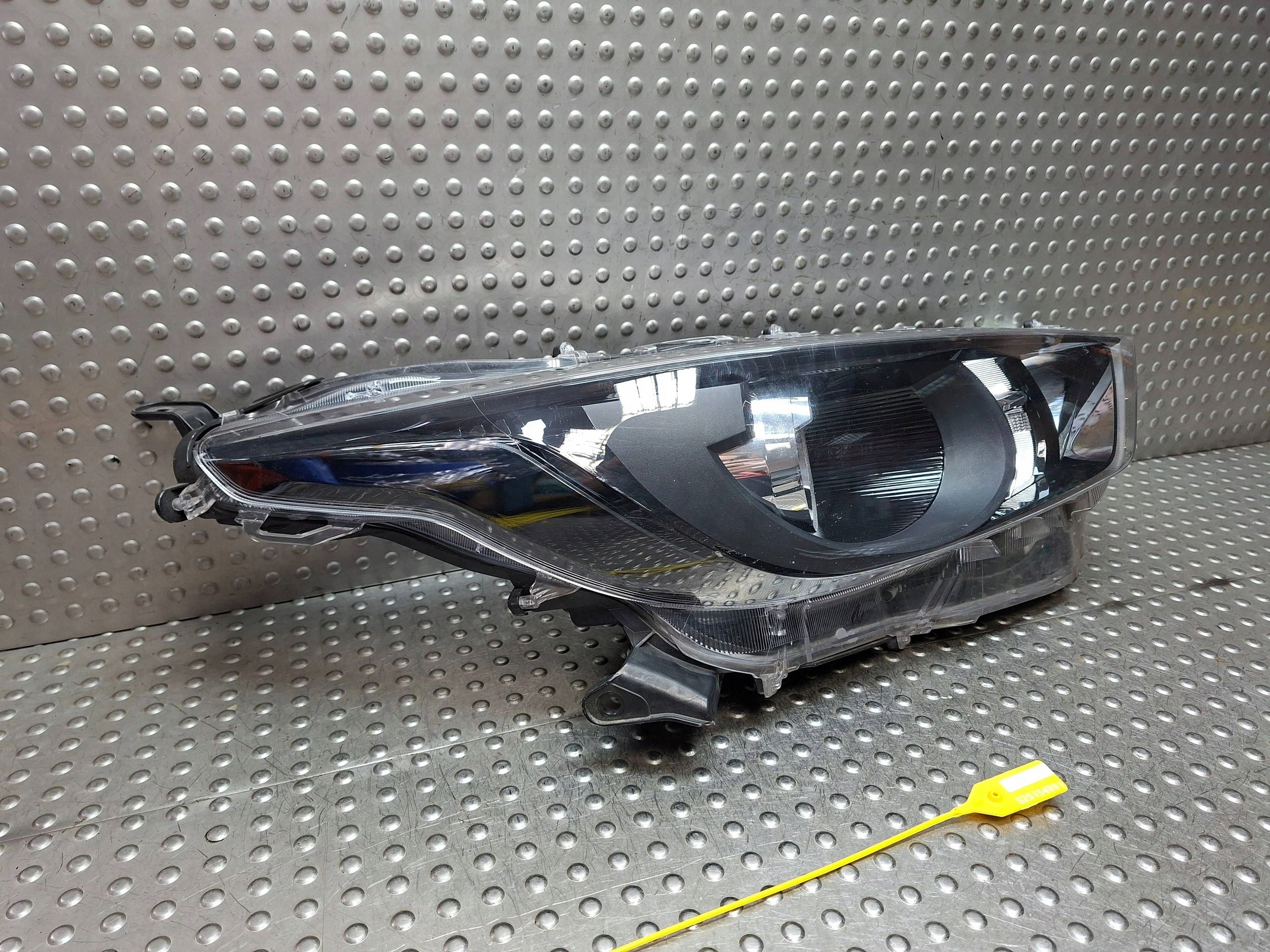light front right lens TOYOTA YARIS IV 20- EU K0-6
