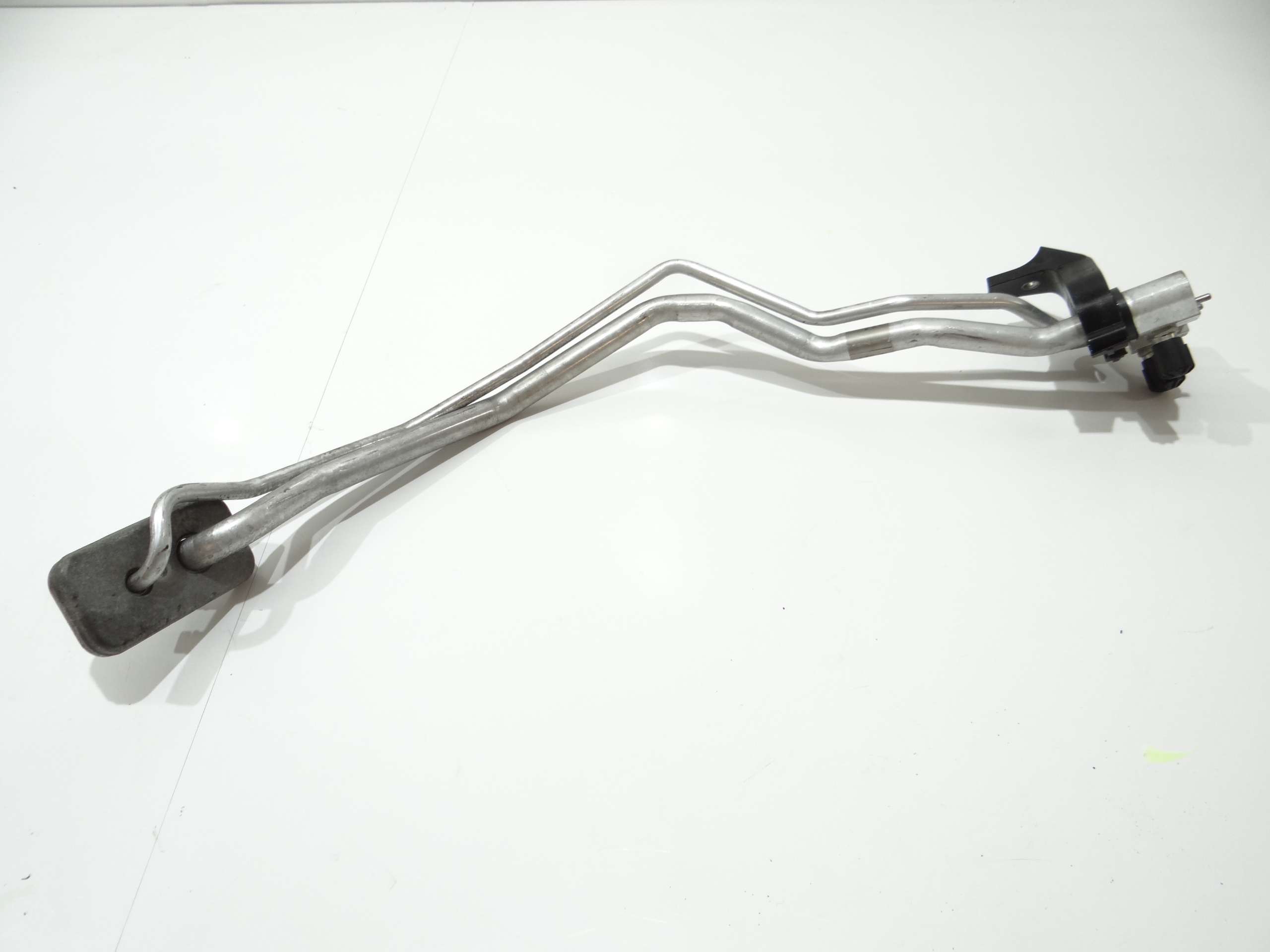 vedení hadice klimatizaci BMW X5 E70 N57S 9187635
