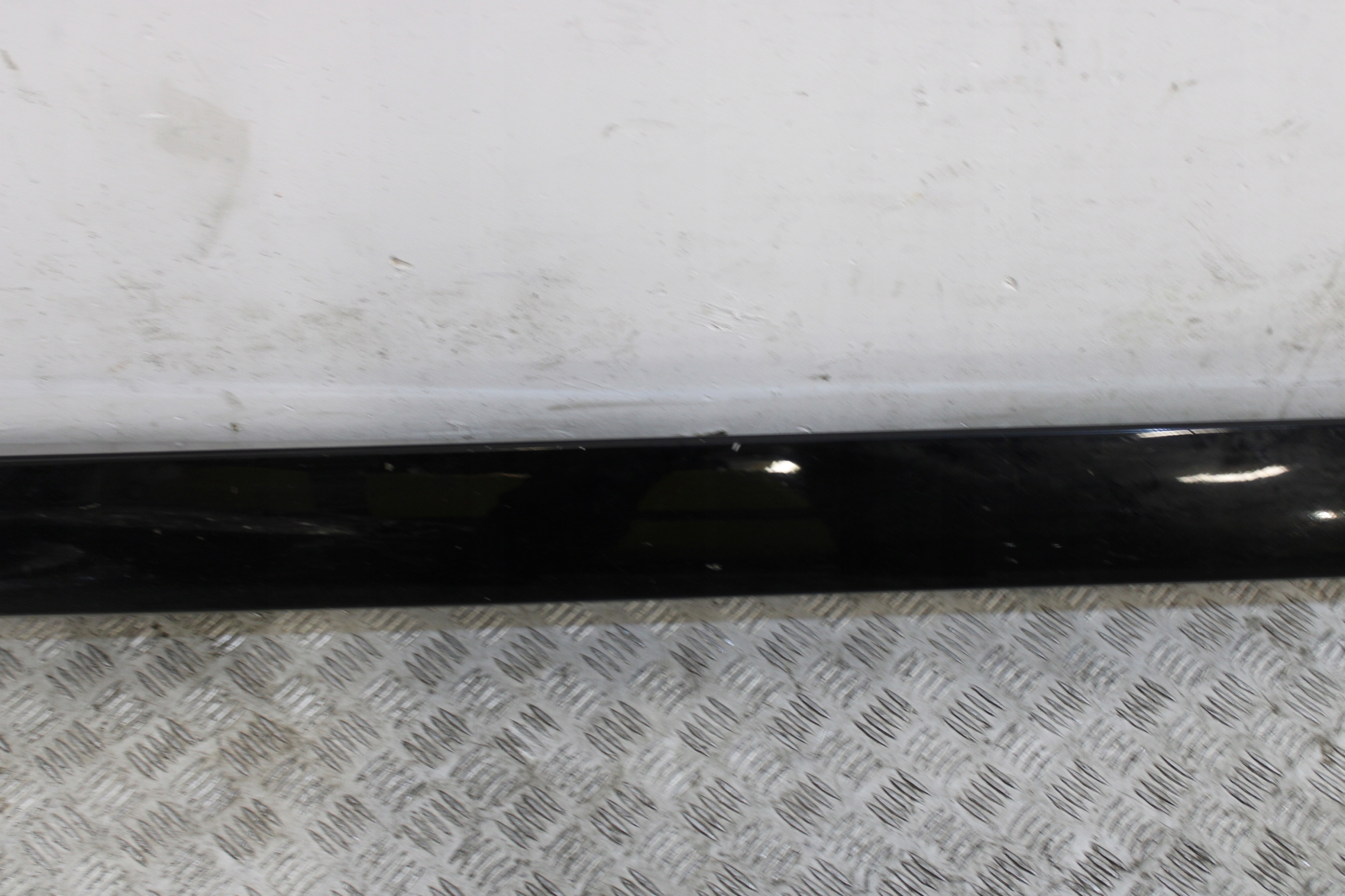 threshold moulding cap threshold left JAGUAR XE X760 GX73-101D57-A