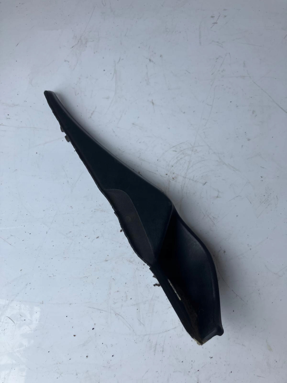 spoiler corner under the window RENAULT CLIO IV left 668630559R