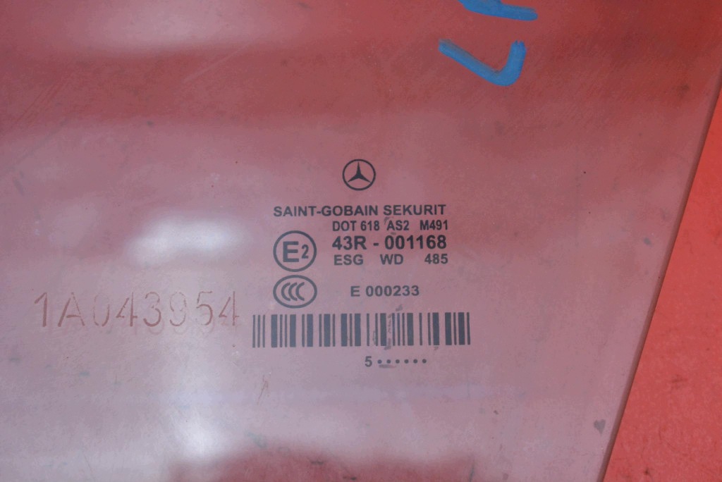 window side left front front MERCEDES CLS C219 04-10