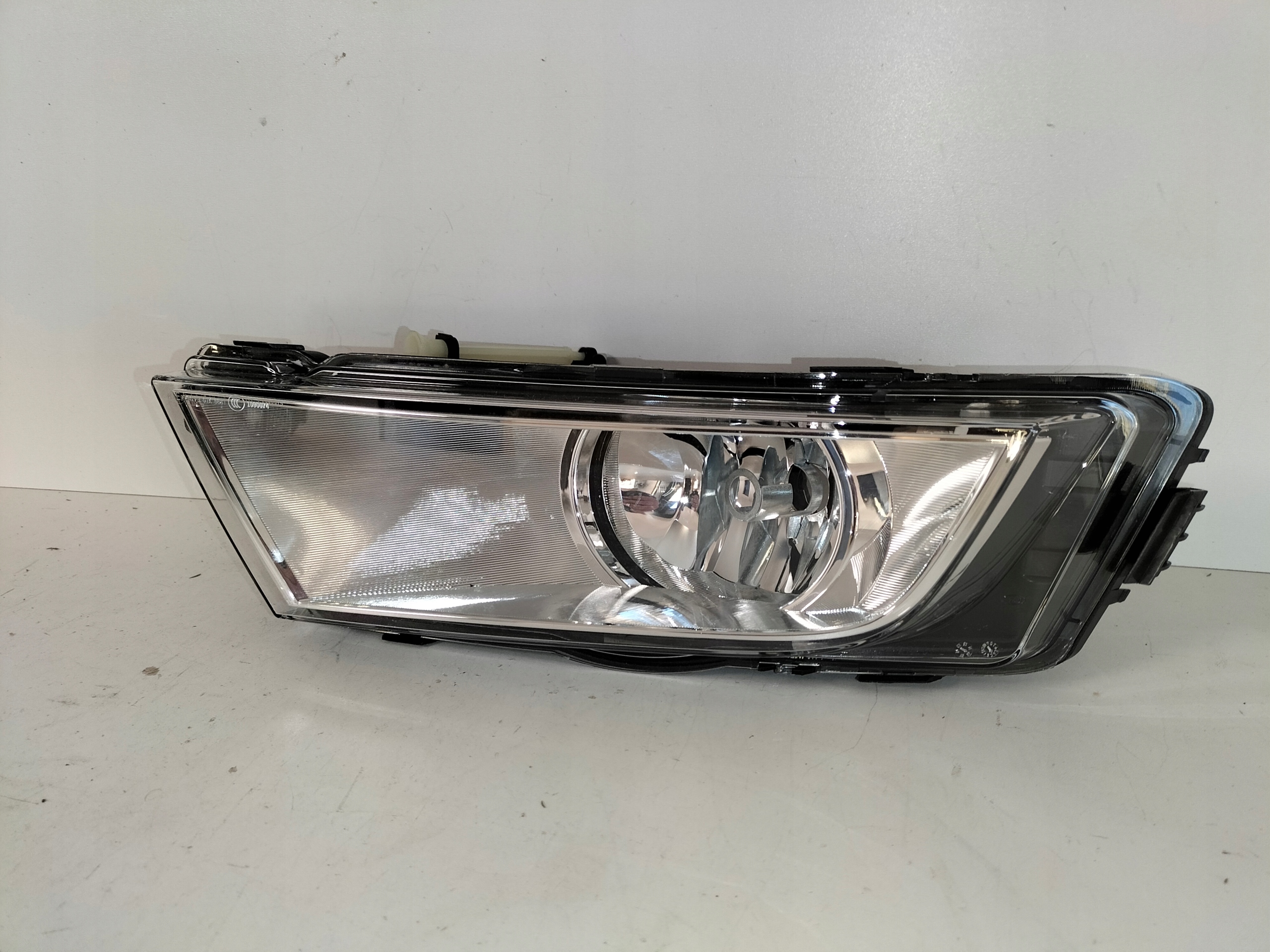 fog light light left SKODA OCTAVIA III 13-17