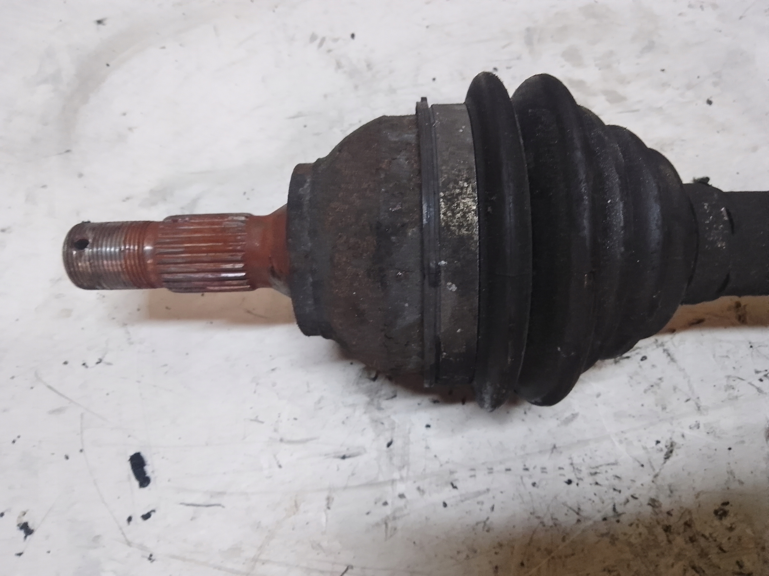 semi-axis left short. peugeot 5008 1.6 hdi