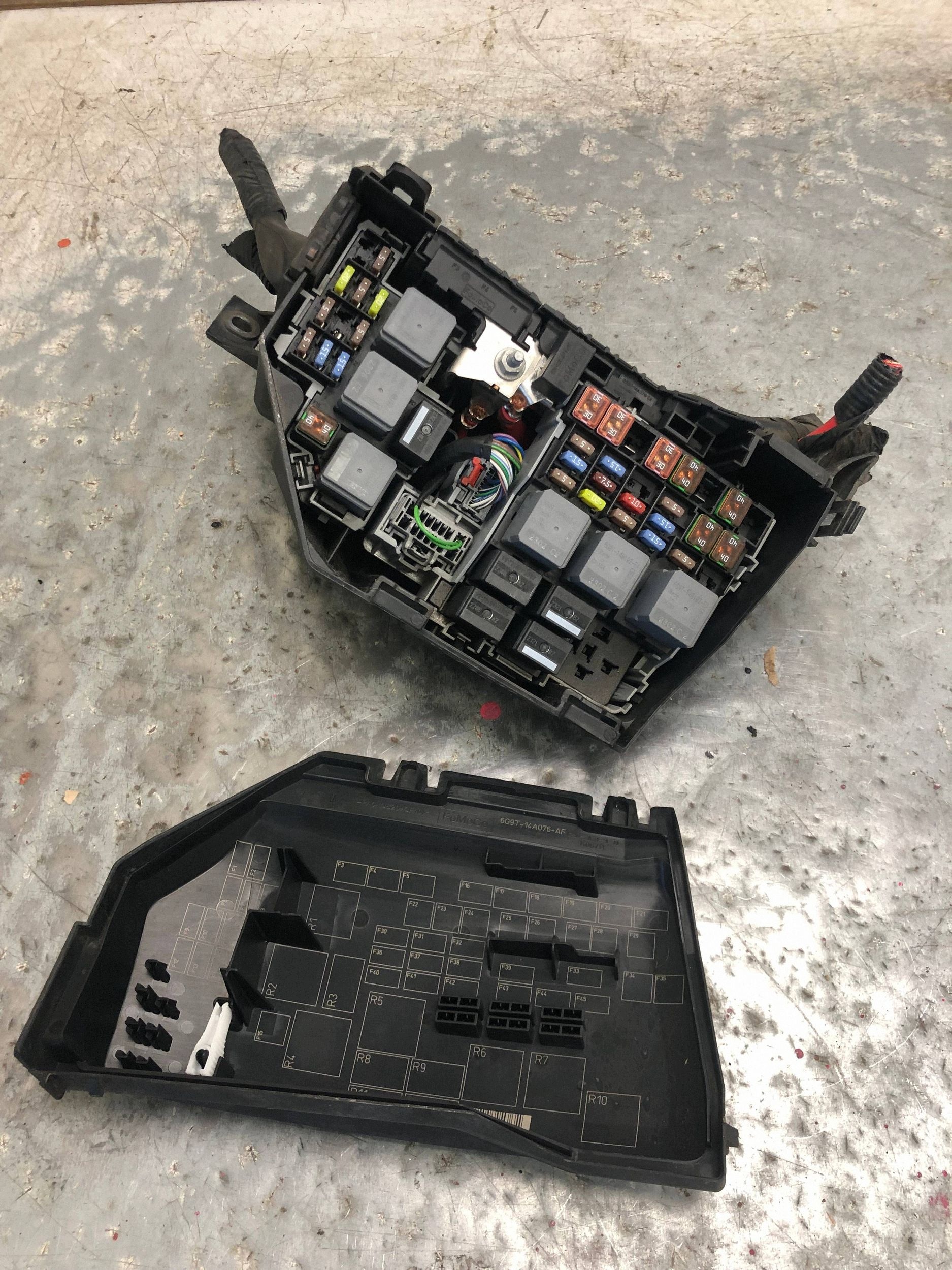 fuse box FORD MONDEO MK4 6G9T-14A076-AF