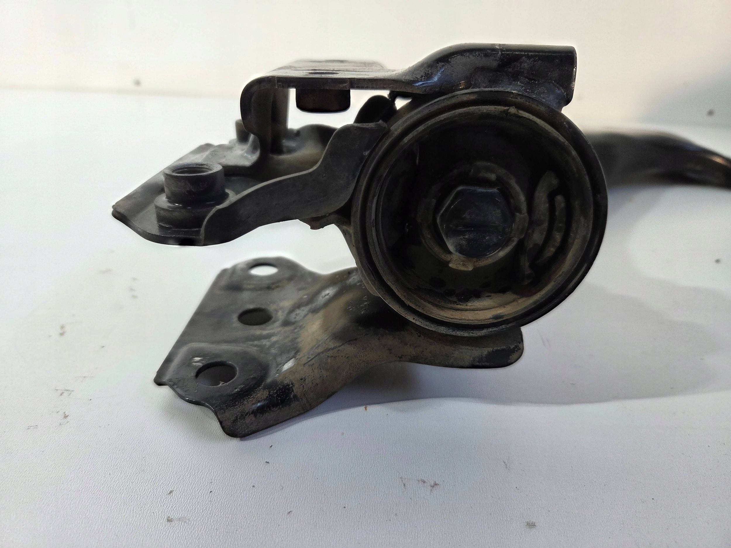 Honda CR-V IV 2013-2016 arm front right (Q847)