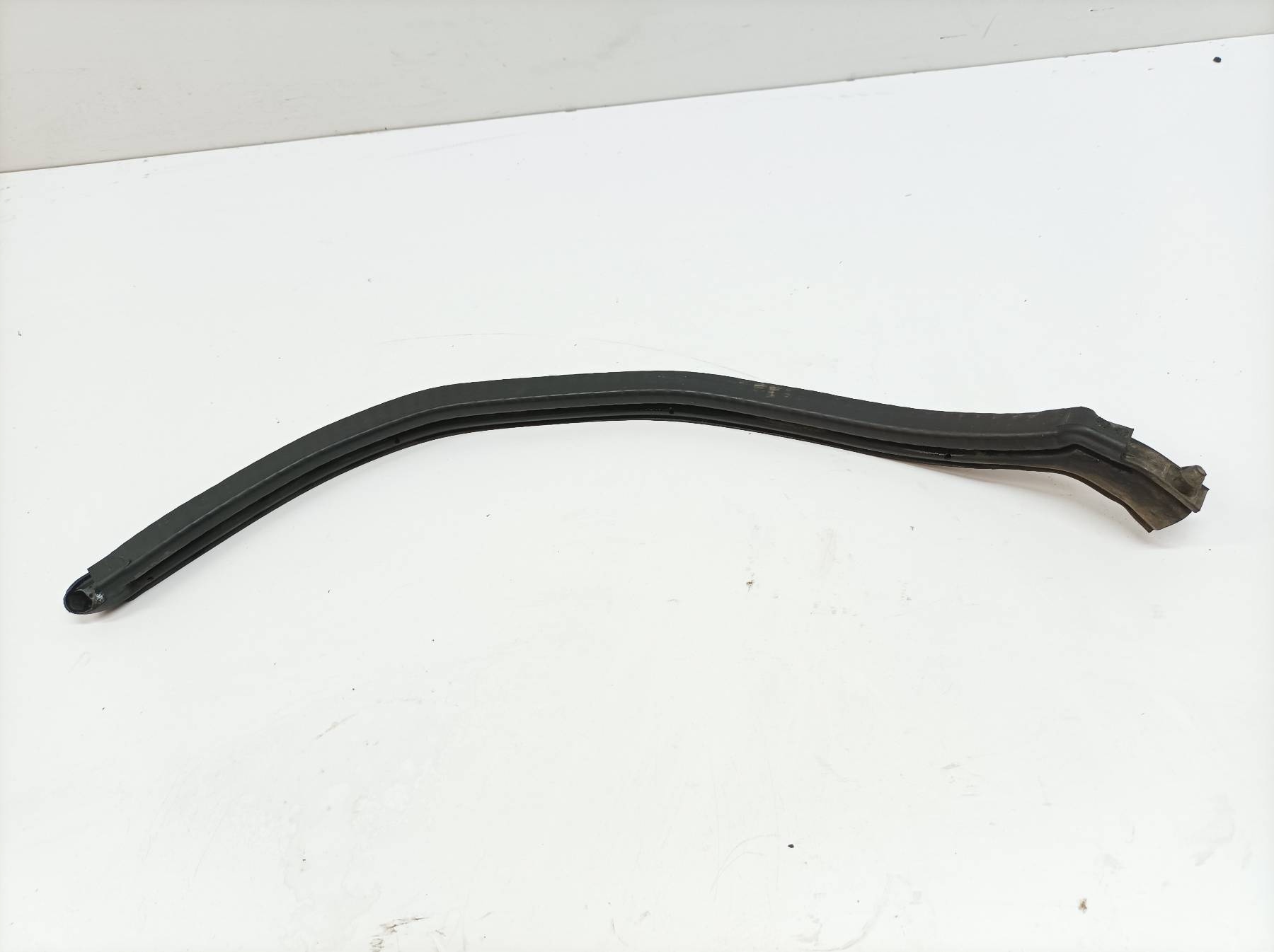 gasket of a fender left rear part Alfa Romeo Tonale and ( (2022- )