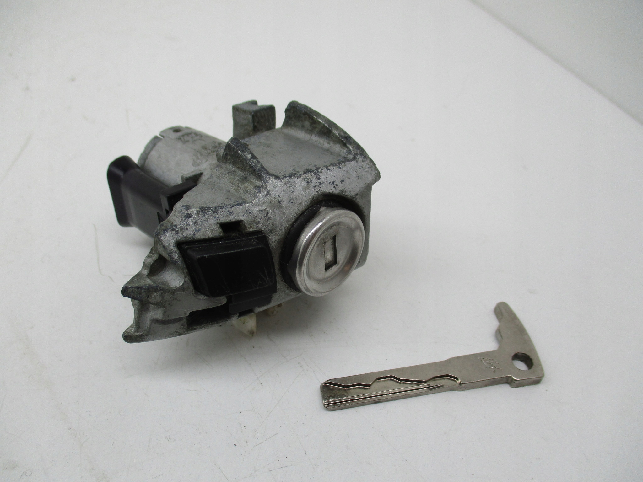 A1647600177 - ML W164 вставка замка ключа двері водія