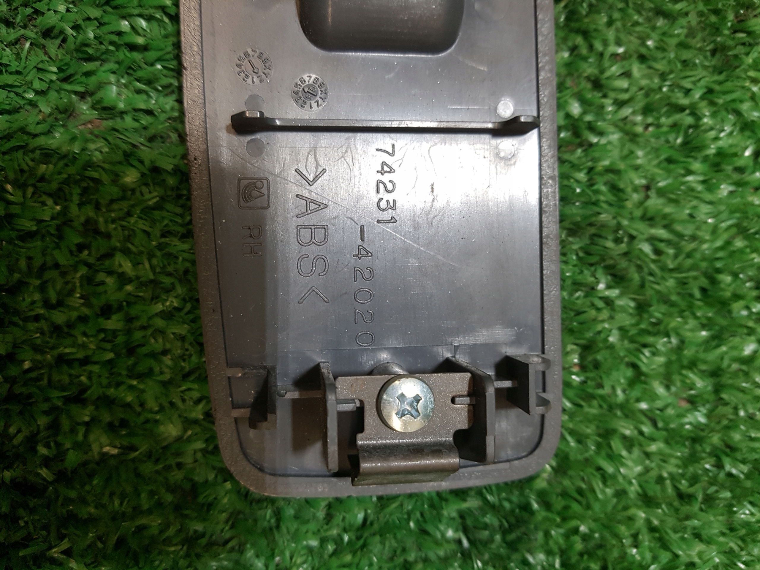 control panel windows of the passenger right front TOYOTA RAV 4