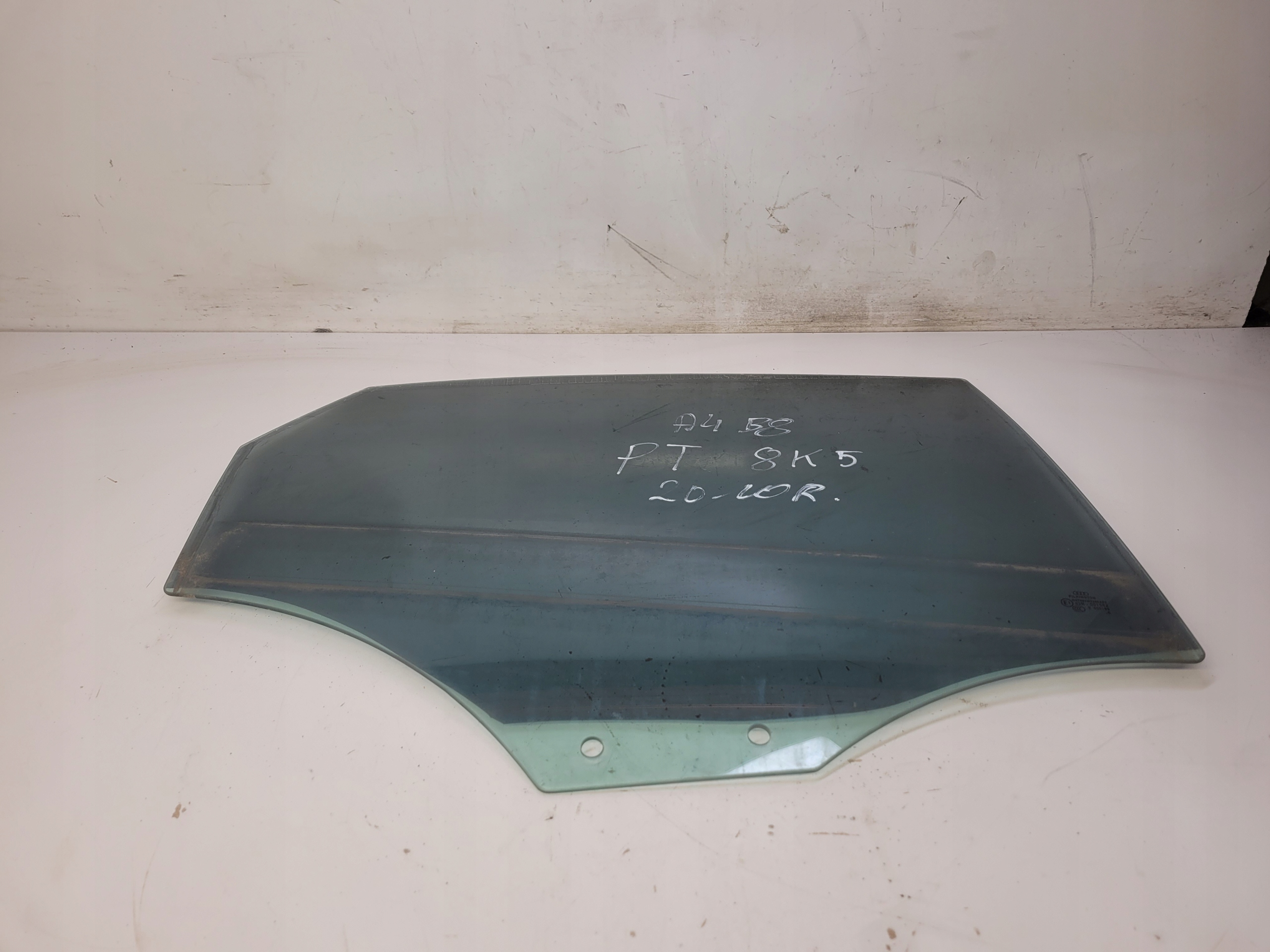window side door right rear part AUDI A4 B8 sedan 8K5 2010