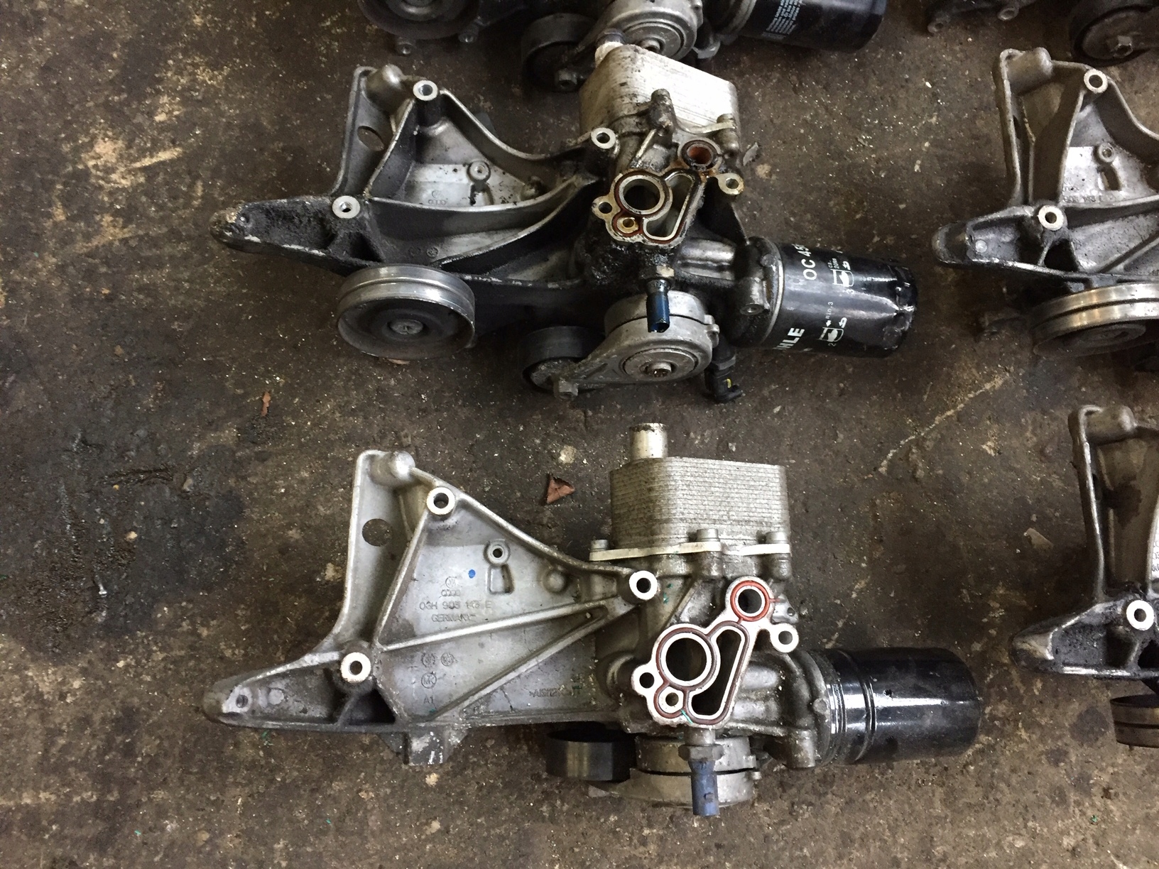 AUDI A4 B8 A5 8T Ölfiltergehäuse 06H903143E
