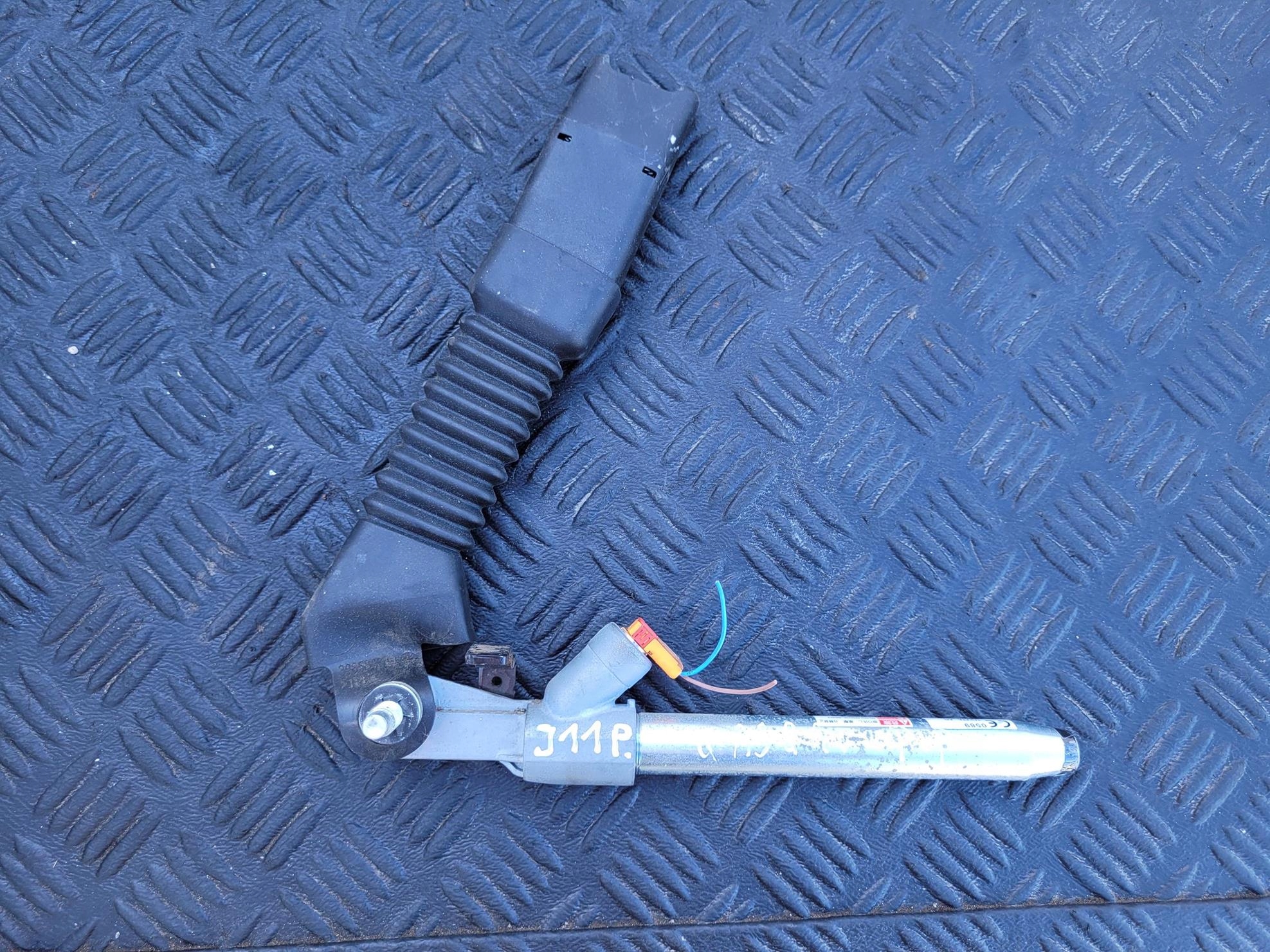 NAPINACZ DOPINACZ PASA PRZOD PRAWY NISSAN QASHQAI II 2 J11