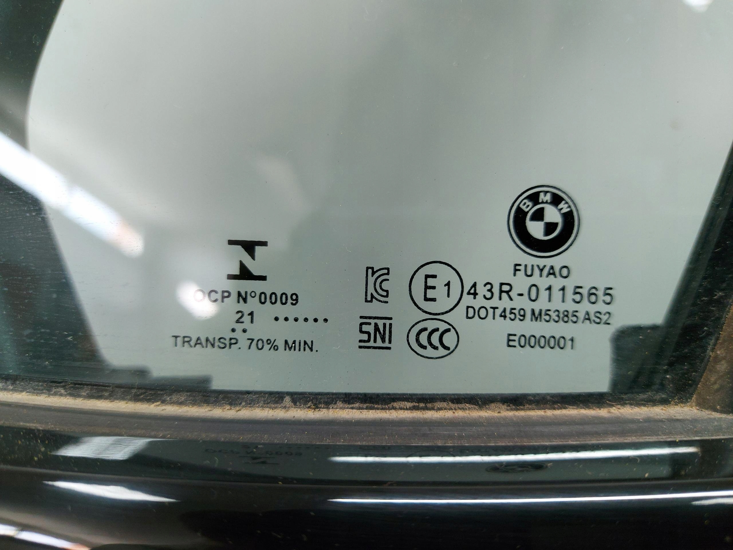 BMW U06 220d dveře levý předek přední C3N