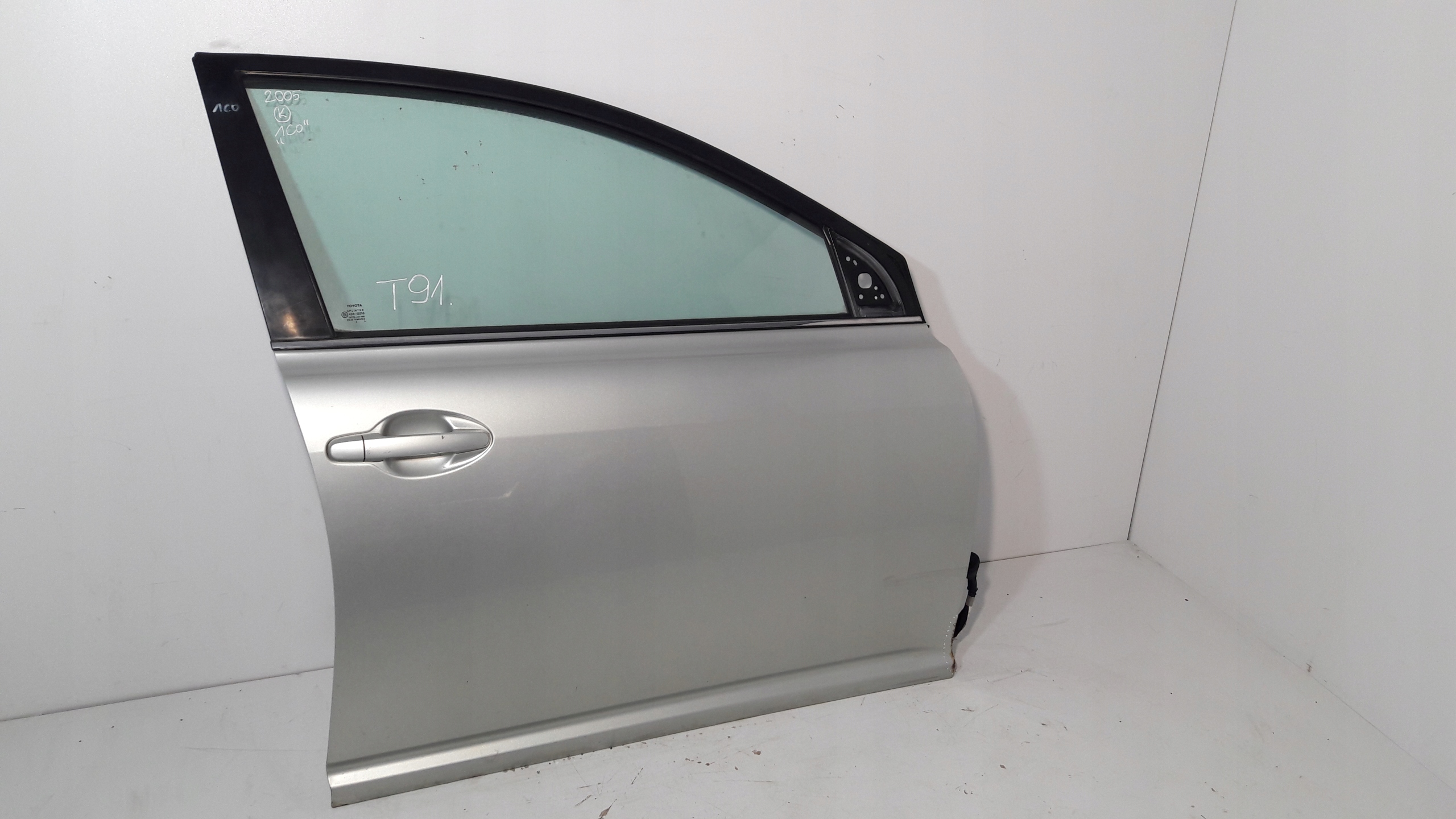 TOYOTA AVENSIS T25 door front right 1C0 1CO front right silver