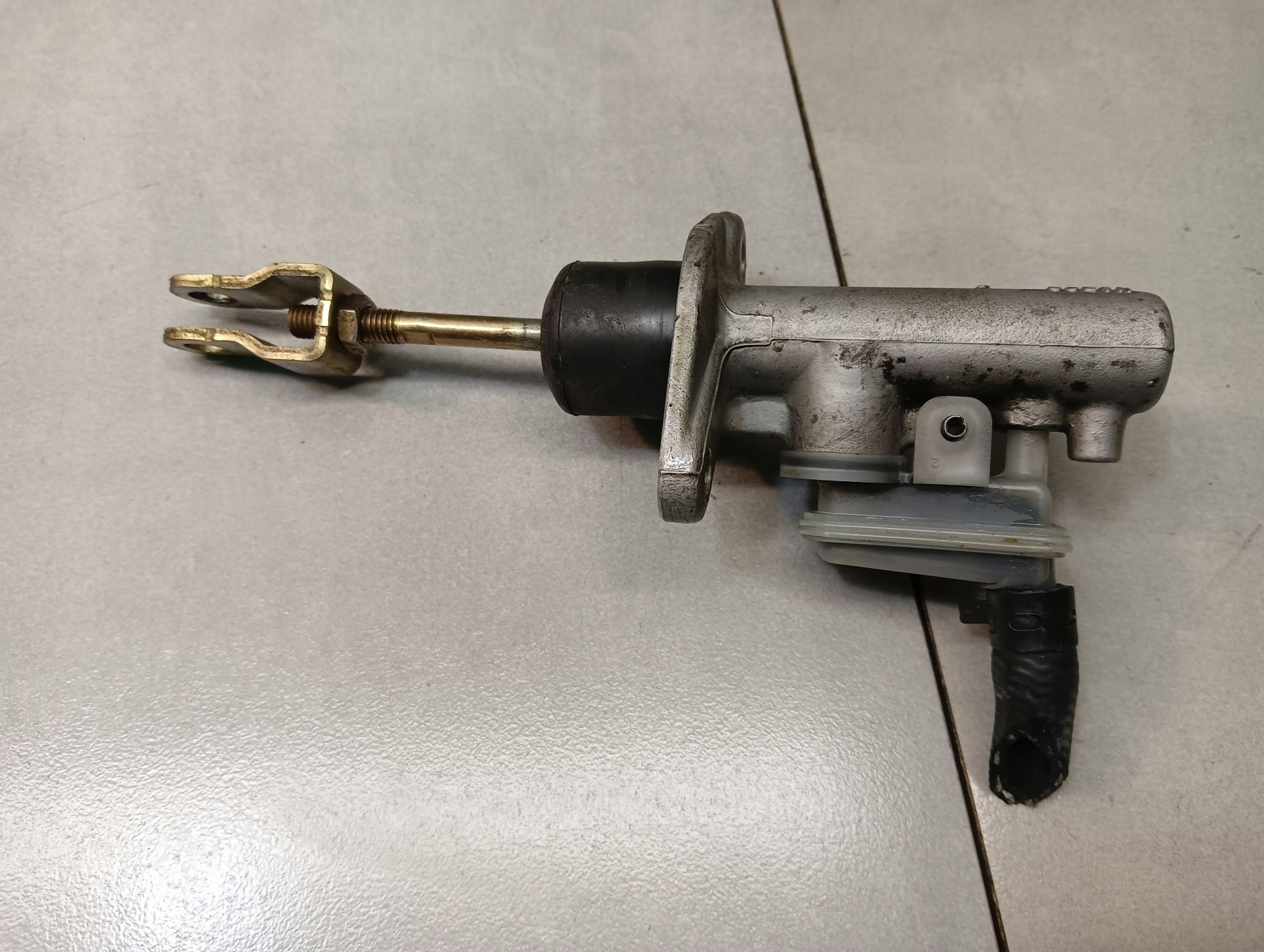 pump of the clutch SPACE STAR 1.3