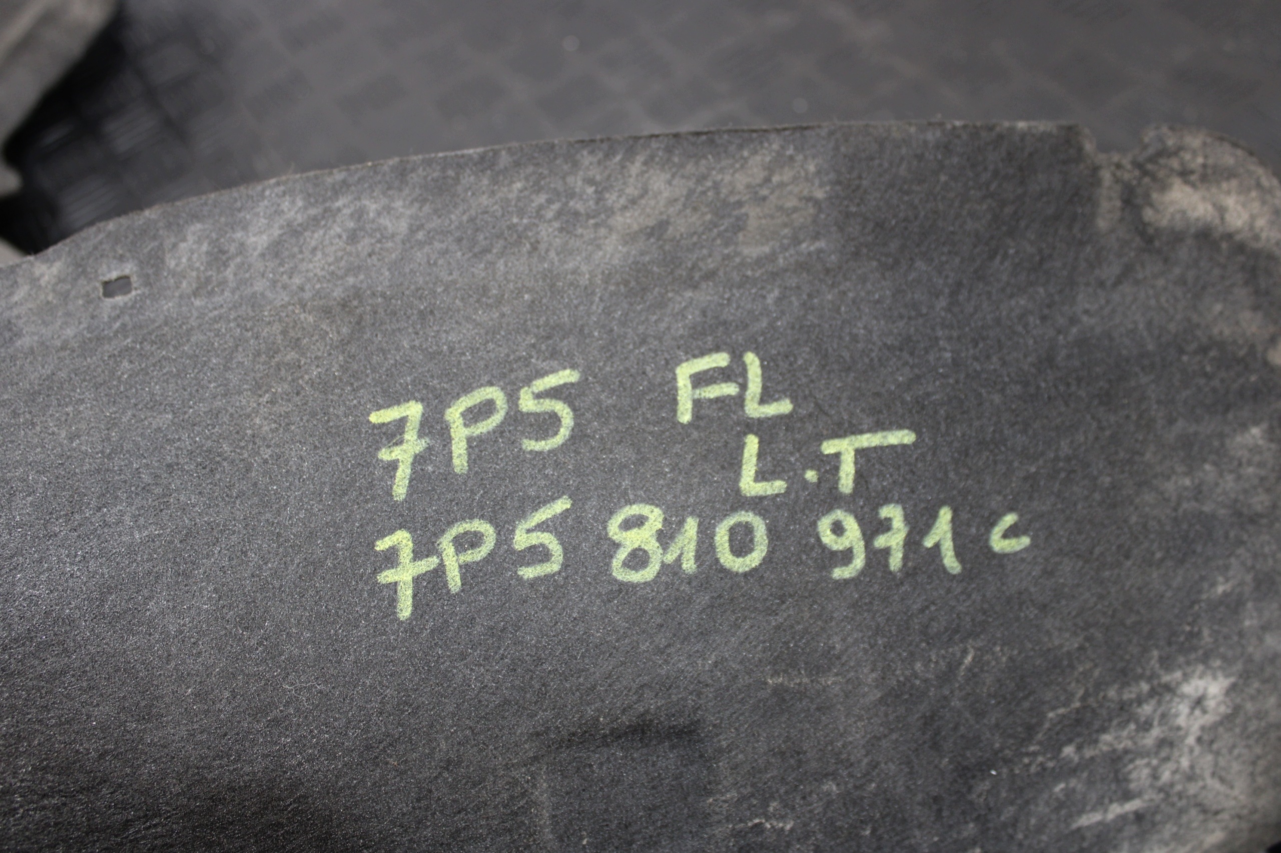 mudguard left rear part 7P5810971C PORSCHE CAYENNE II 2 7P5 LIFT
