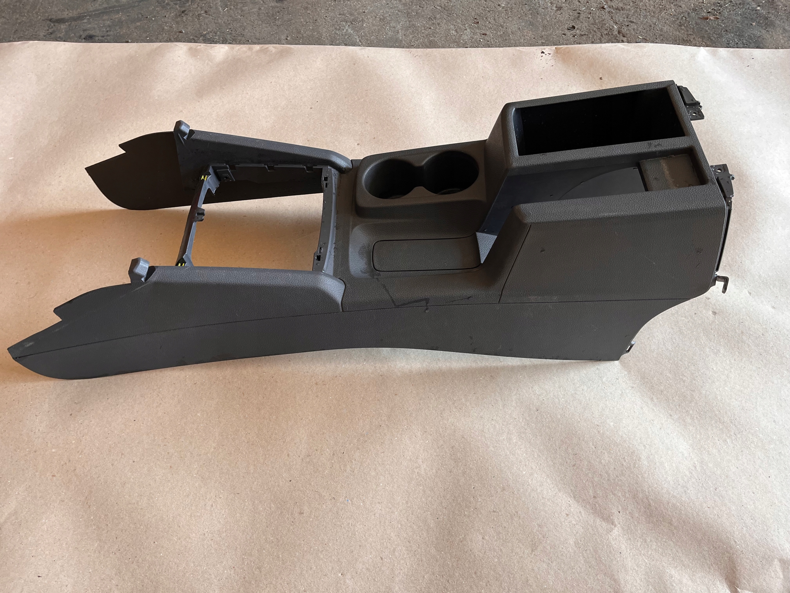 VW AMAROK armrest TUNEL 2H0863243