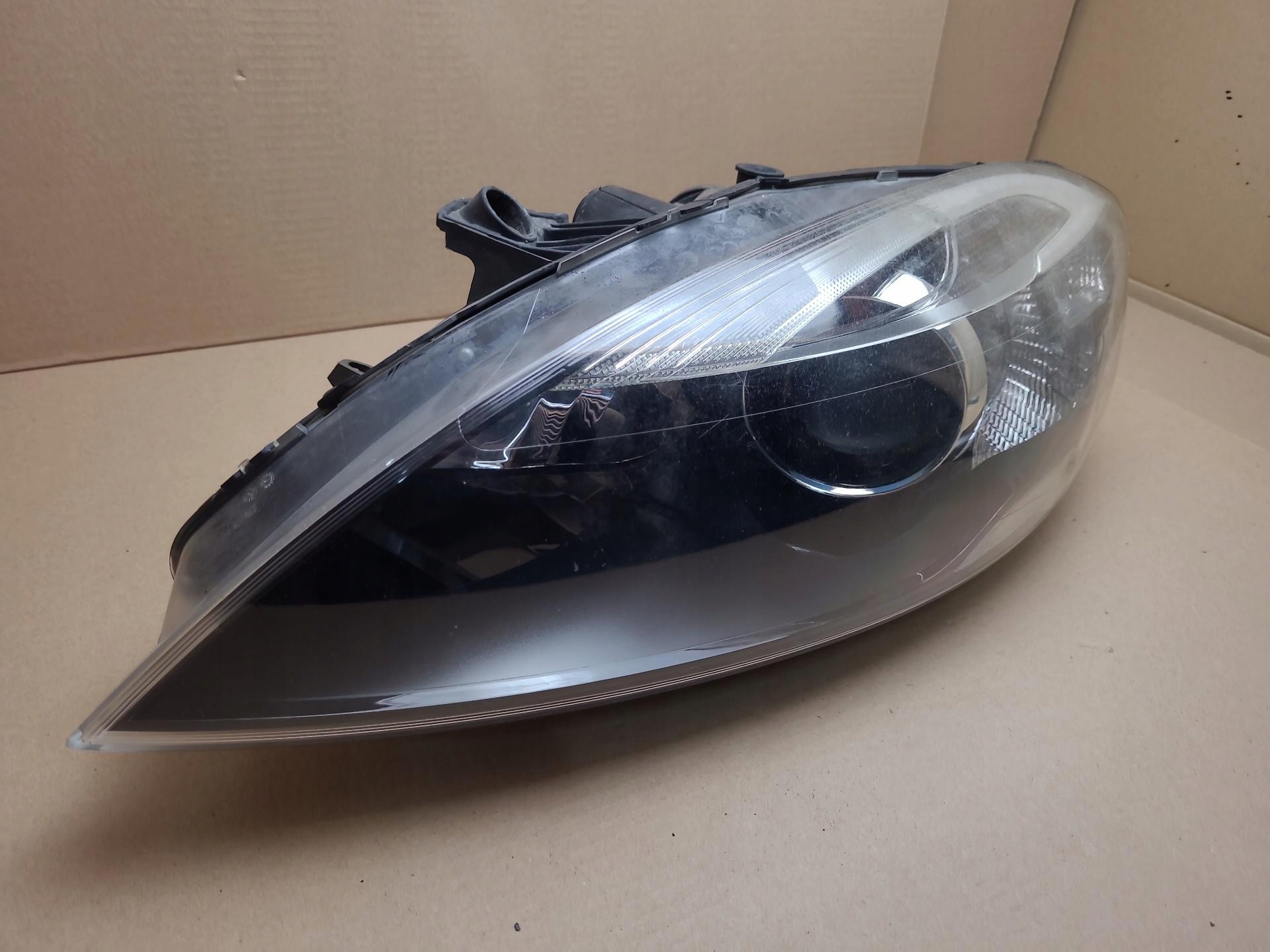 light front left side Volvo V40 2 2014 31420009