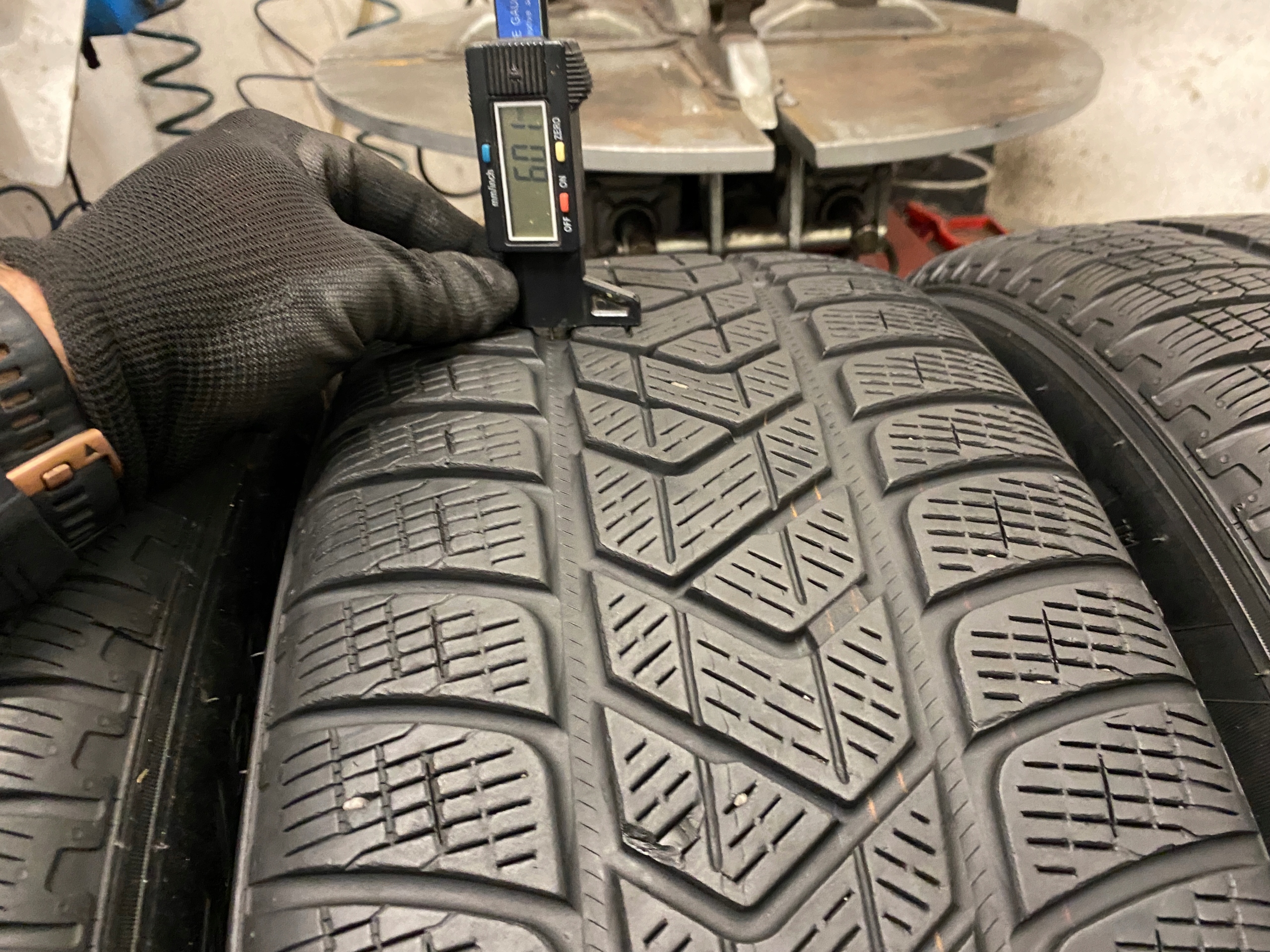4 tyres winter 235/60R18 Pirelli SCORPION WINTER 7mm