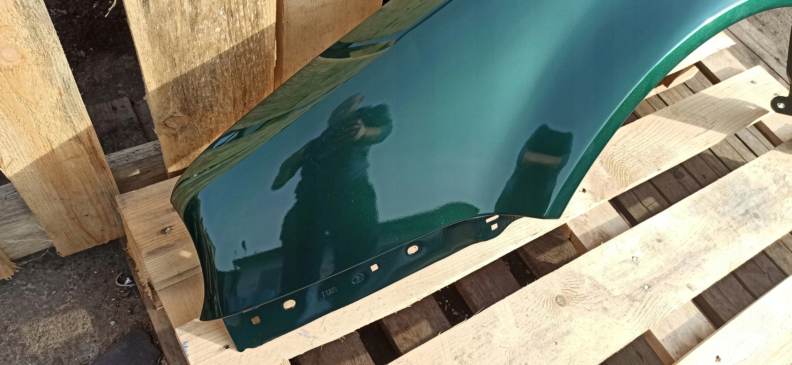 BŁOTNIK LEWY PRZÓD VOLKSWAGEN GOLF 4 OCYNK LC6M Strona zabudowy przód - lewa