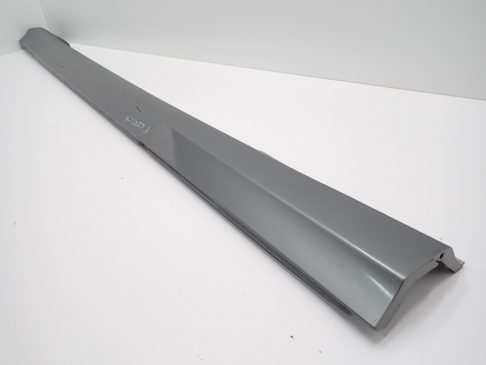 LISTWA PROGU PROGOWA ORYGINAŁ PRAWA MERCEDES-BENZ C-KLASA W204 2010R Numer katalogowy części A2046900440