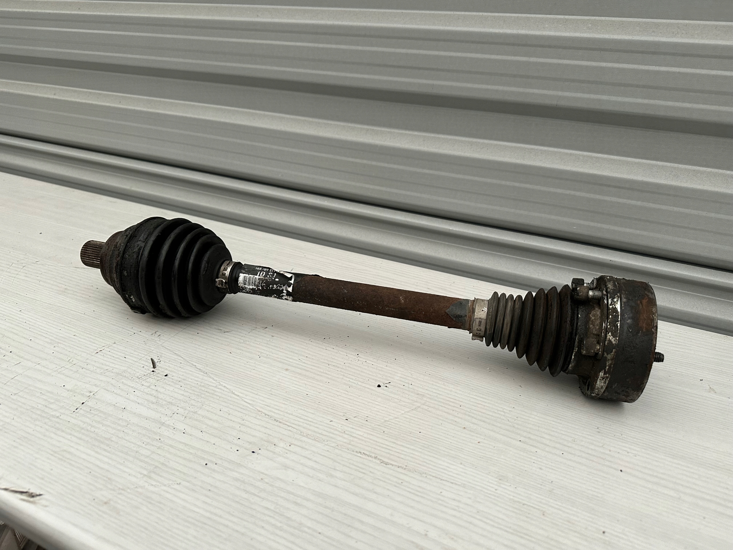 VW GOLF 5 V plus 1.4 TSI semi-axis left front MANUAL